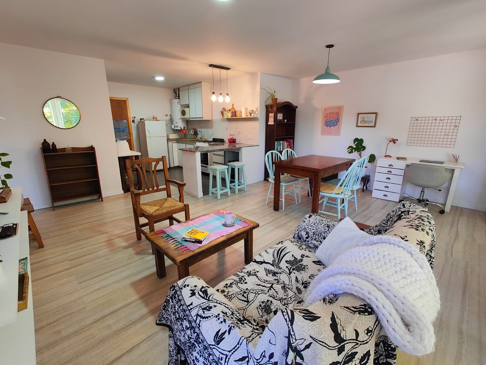 Comfortable and bright apartment (downtown)