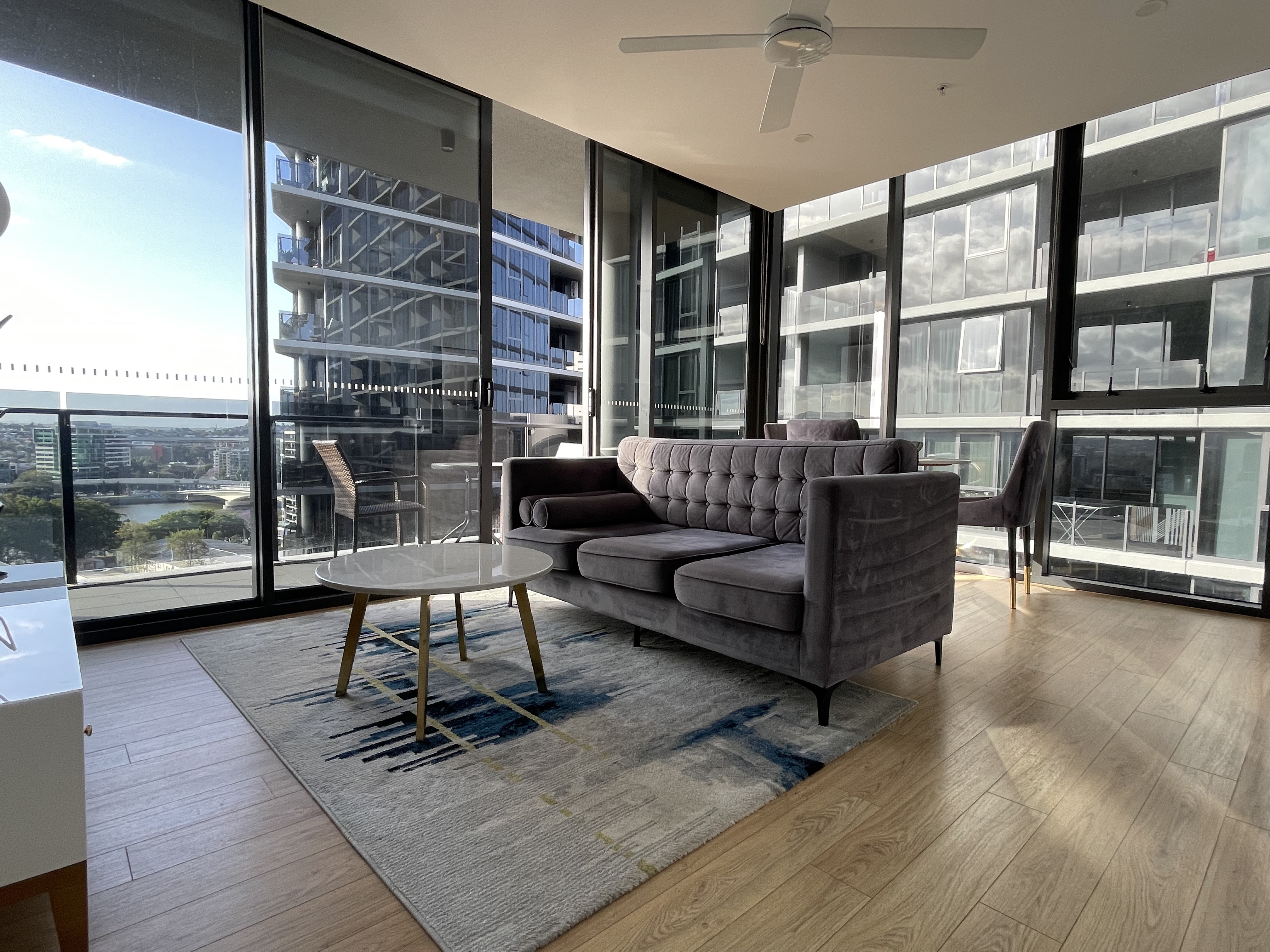 Breathtaking river & mountain views apartment in South Brisbane, Brisbane