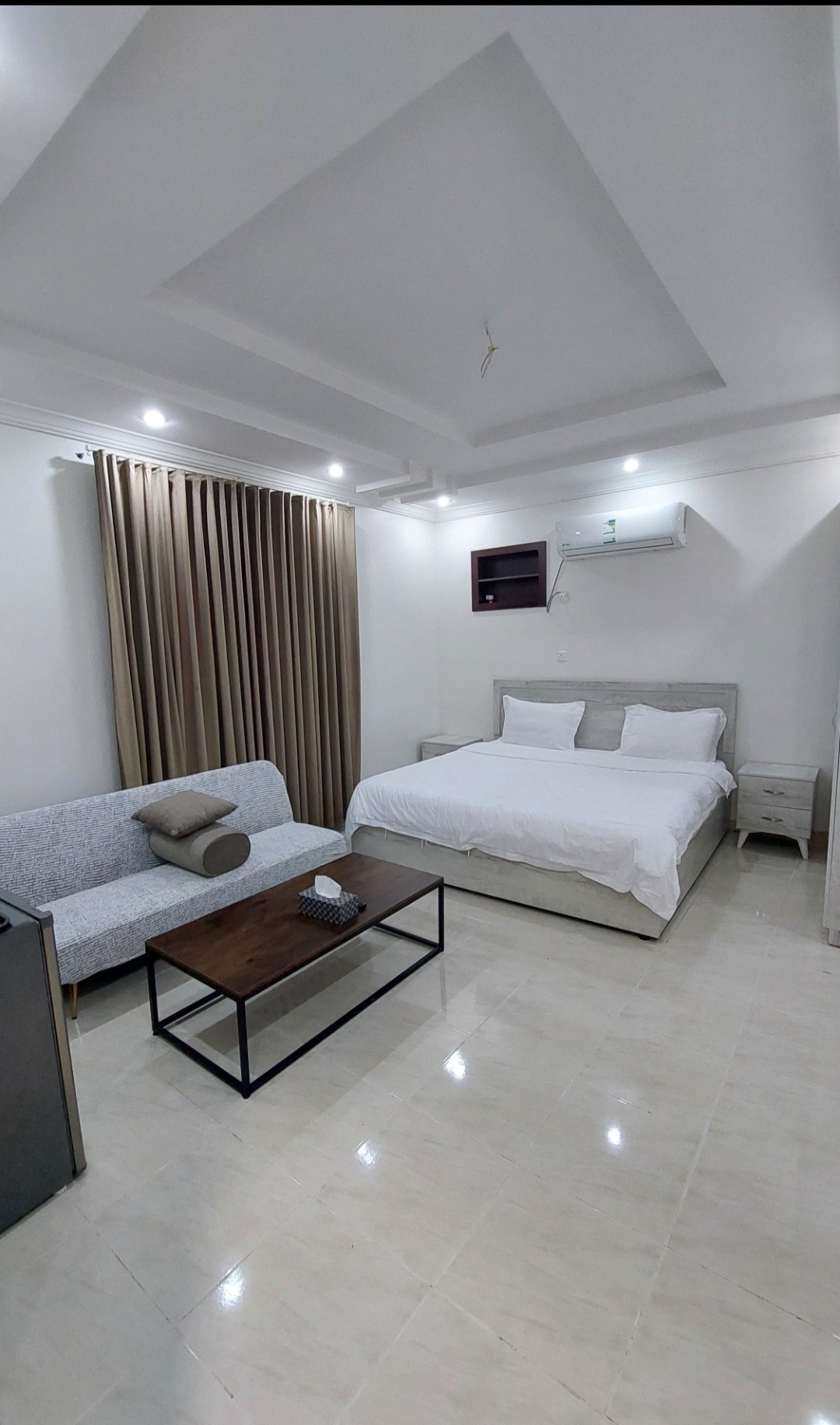 Self-entry studio - A neighborhood