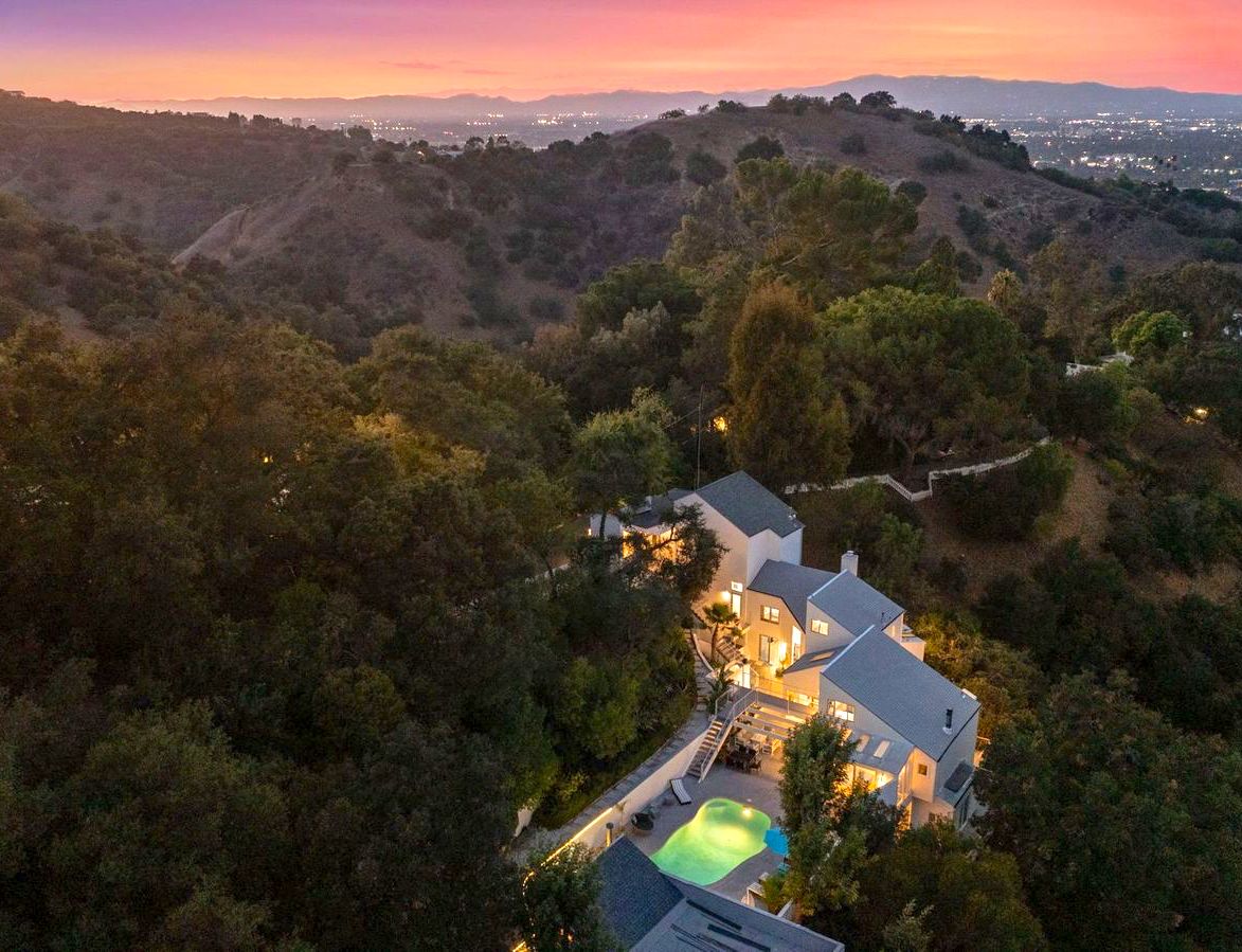 World Cup Luxury HQ in Beverly Hills 6BR Pool Home in Sherman Oaks, Los Angeles
