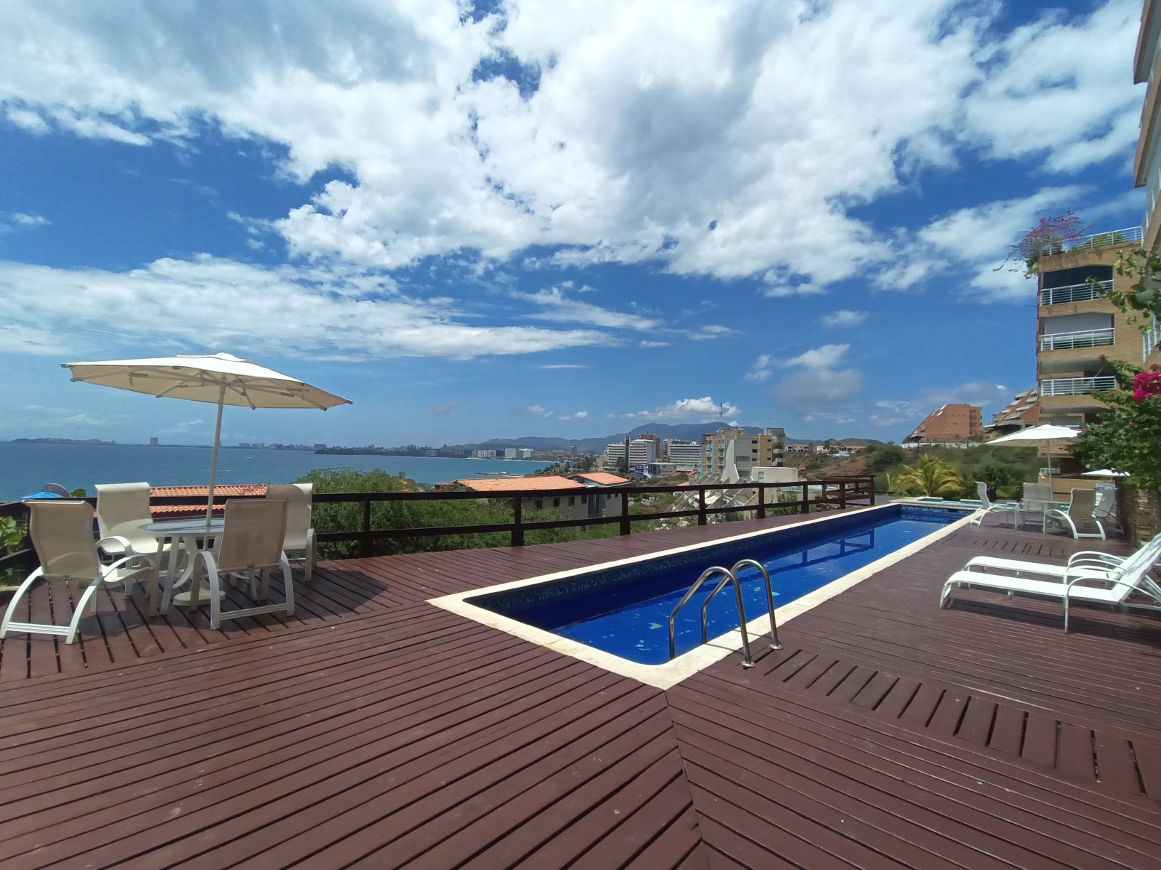 A dream apartment facing the sea