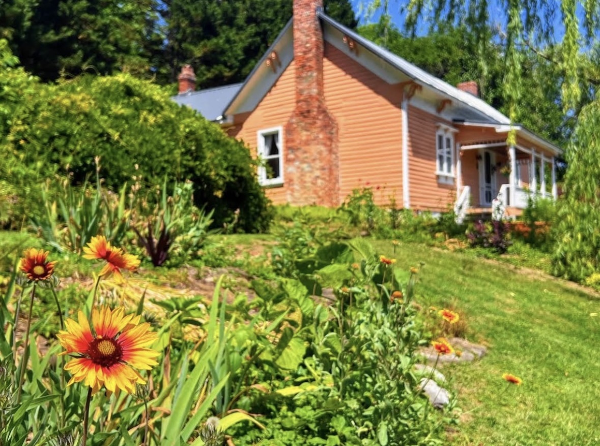 Historic 1818 Riverfront Cottage