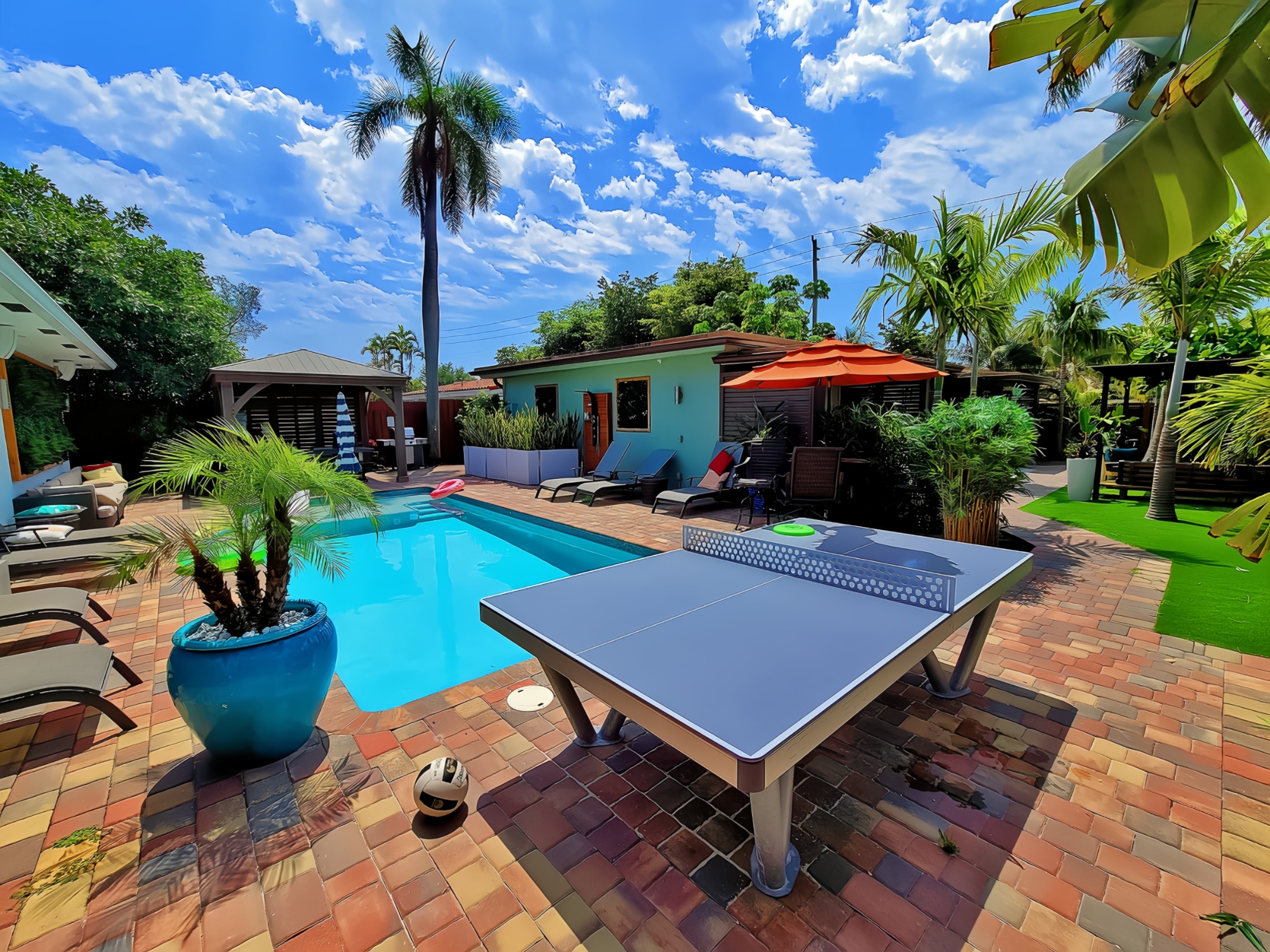 Villa with Heated Pool, Laundry, Ping Pong & More in Oakland Park, Broward County