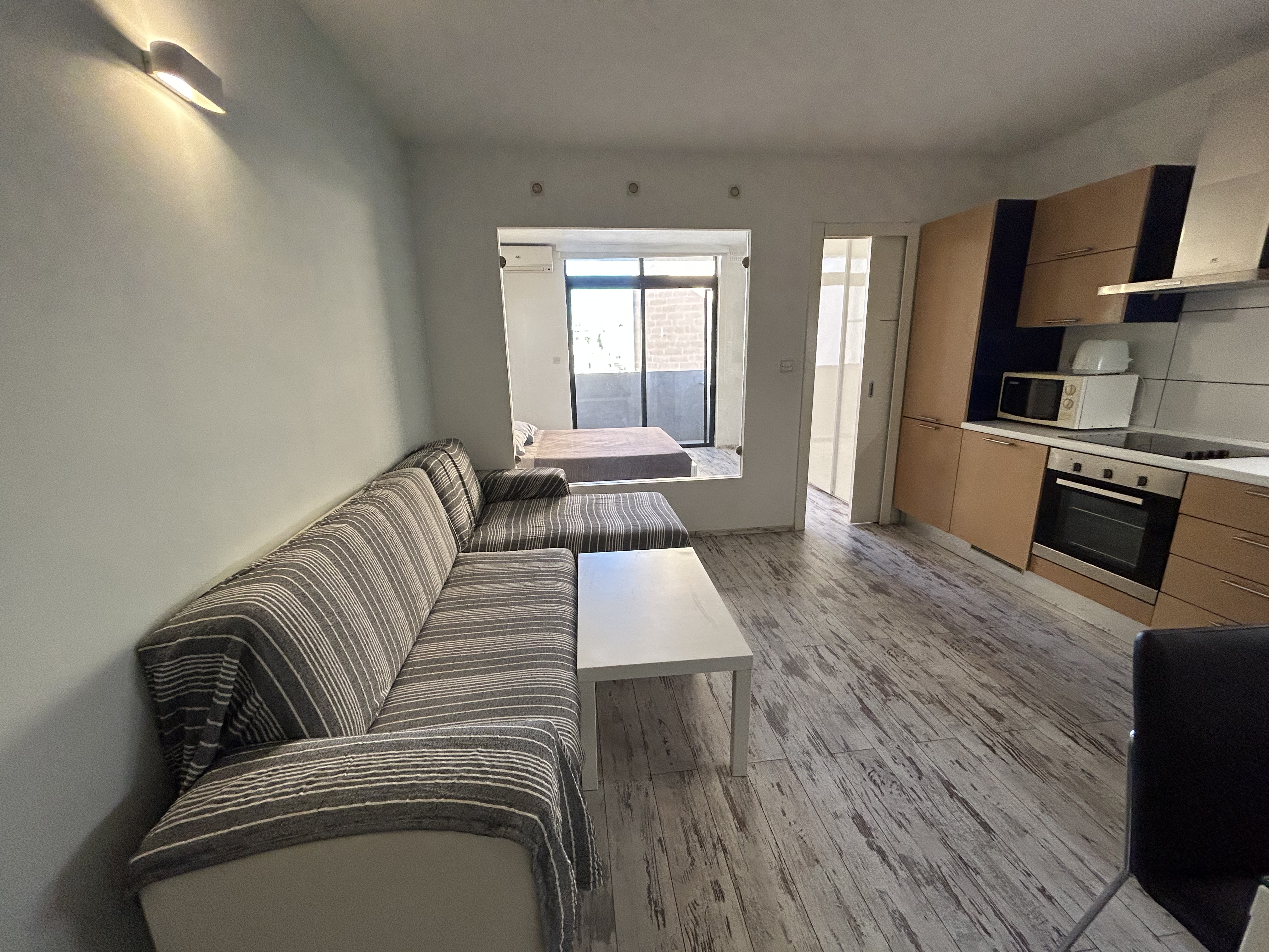 Central, private and practical studio apartment.