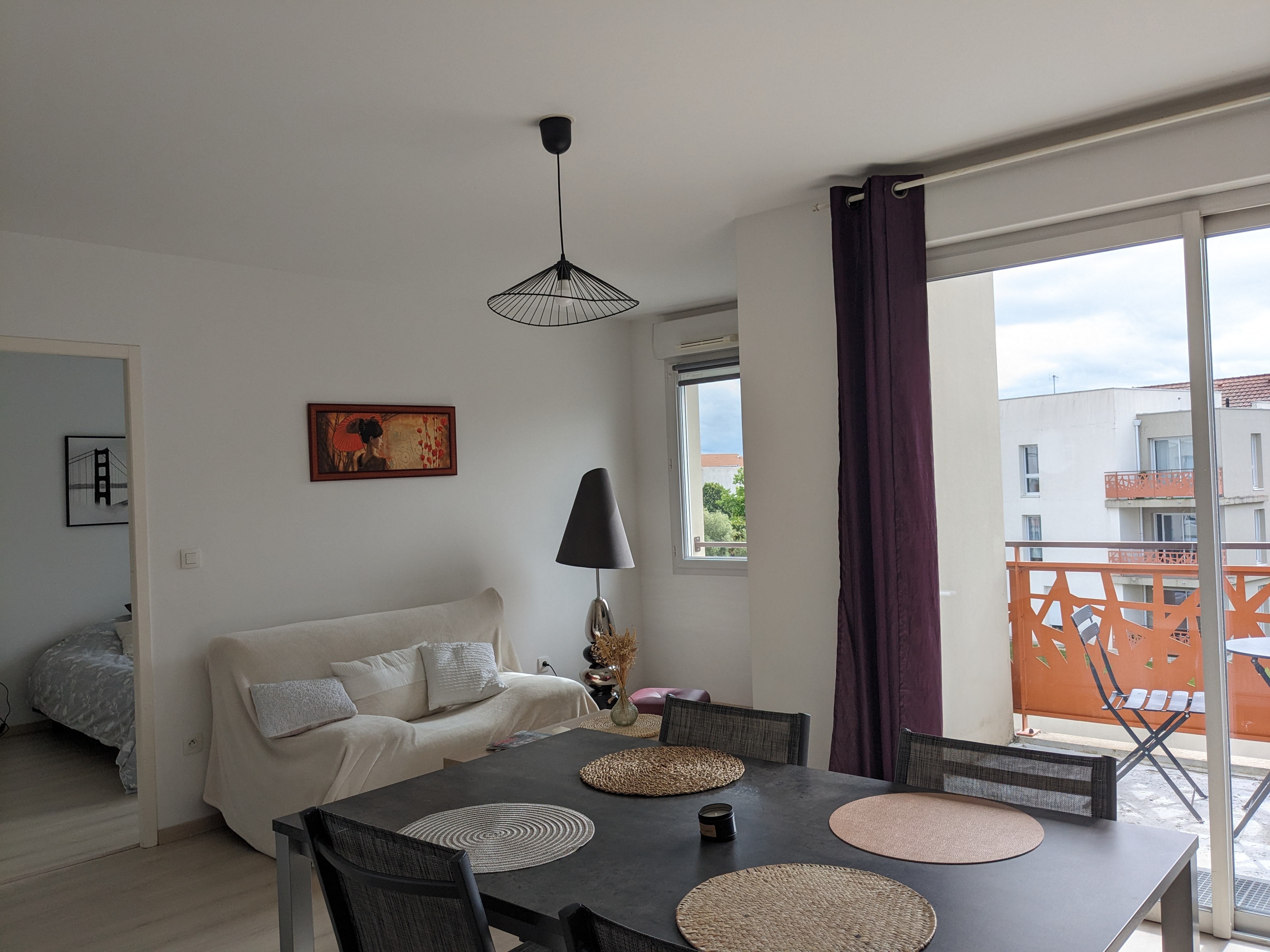 Bright 2 room apartment with balcony