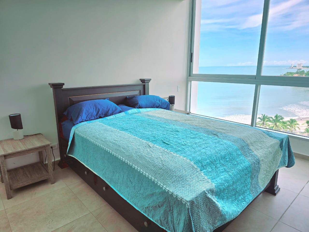 Ocean front apartment Warm weather all year long