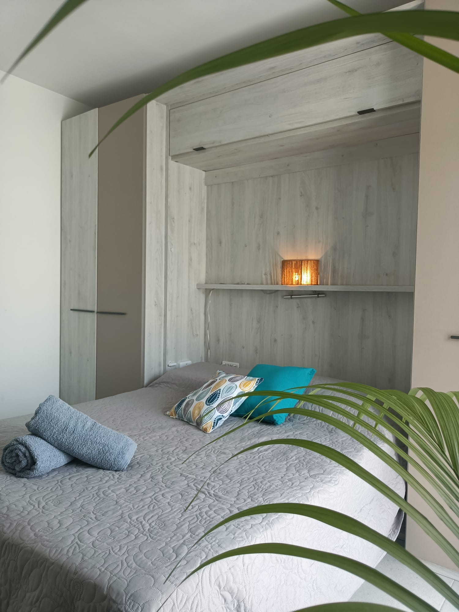 Master bedroom with private bathroom (Ensuite)
