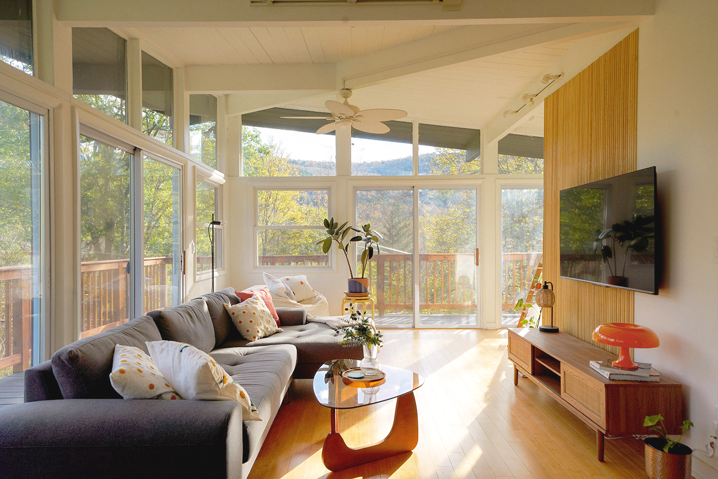 NEW Modern Cabin | Game Room | King Bed | Mtn View