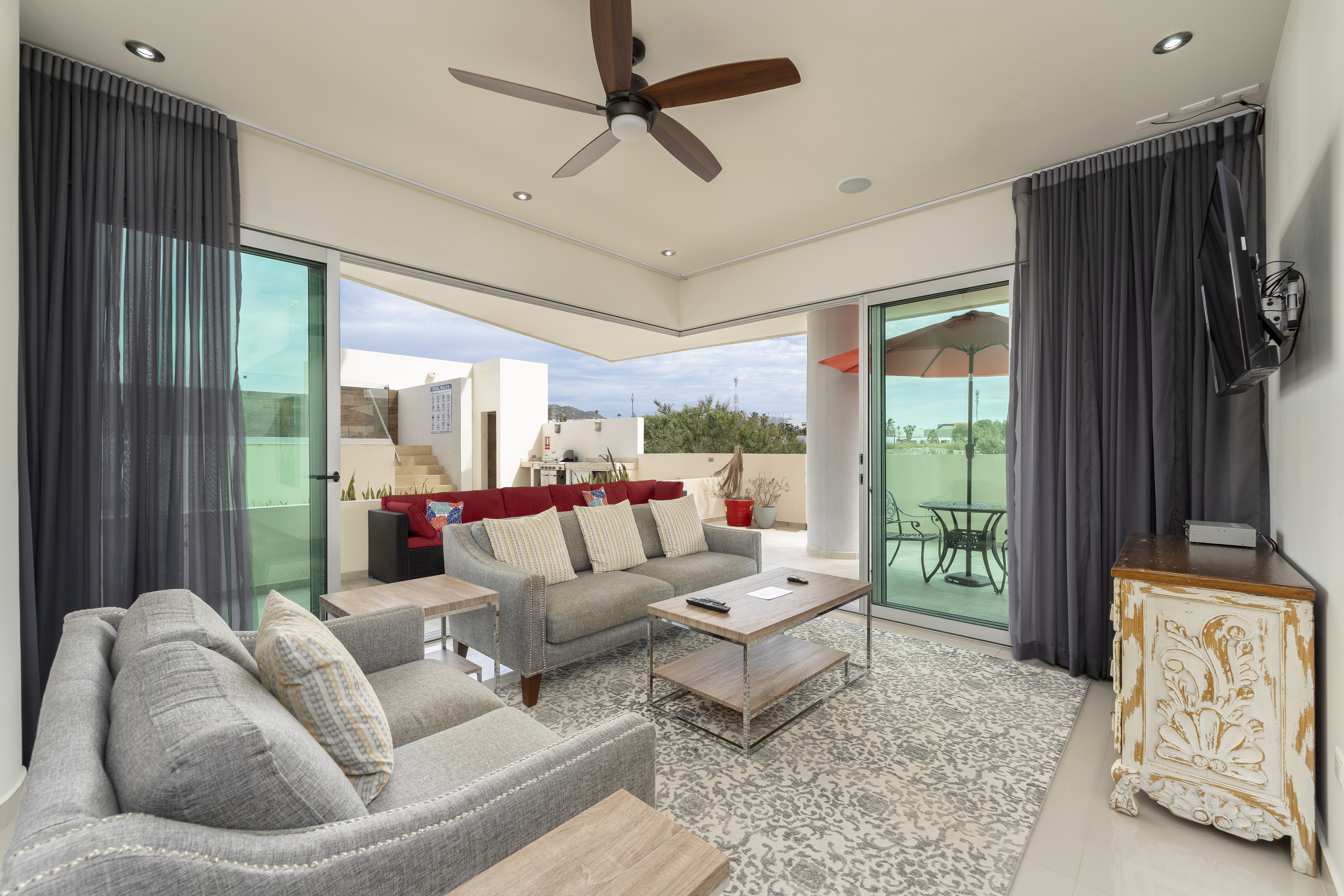 Beachside Bliss - 2BR Condo, Walk to Beach!