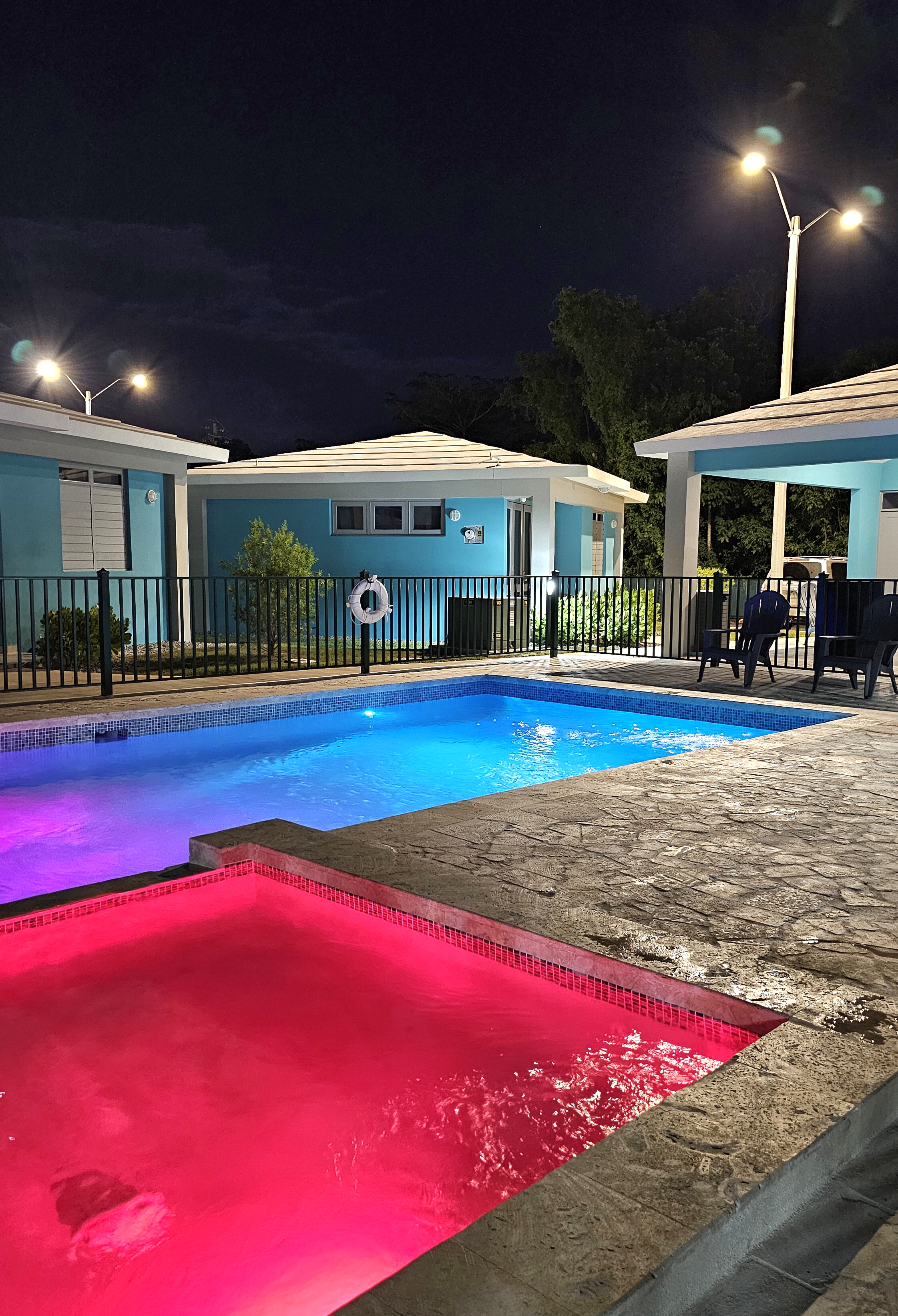 The Shack/pool front/walk distance to beach