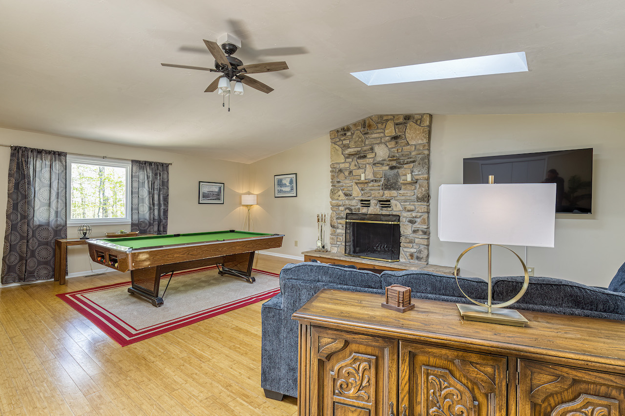Avery Acres Retreat -*Whirlpool*Pool Table*
