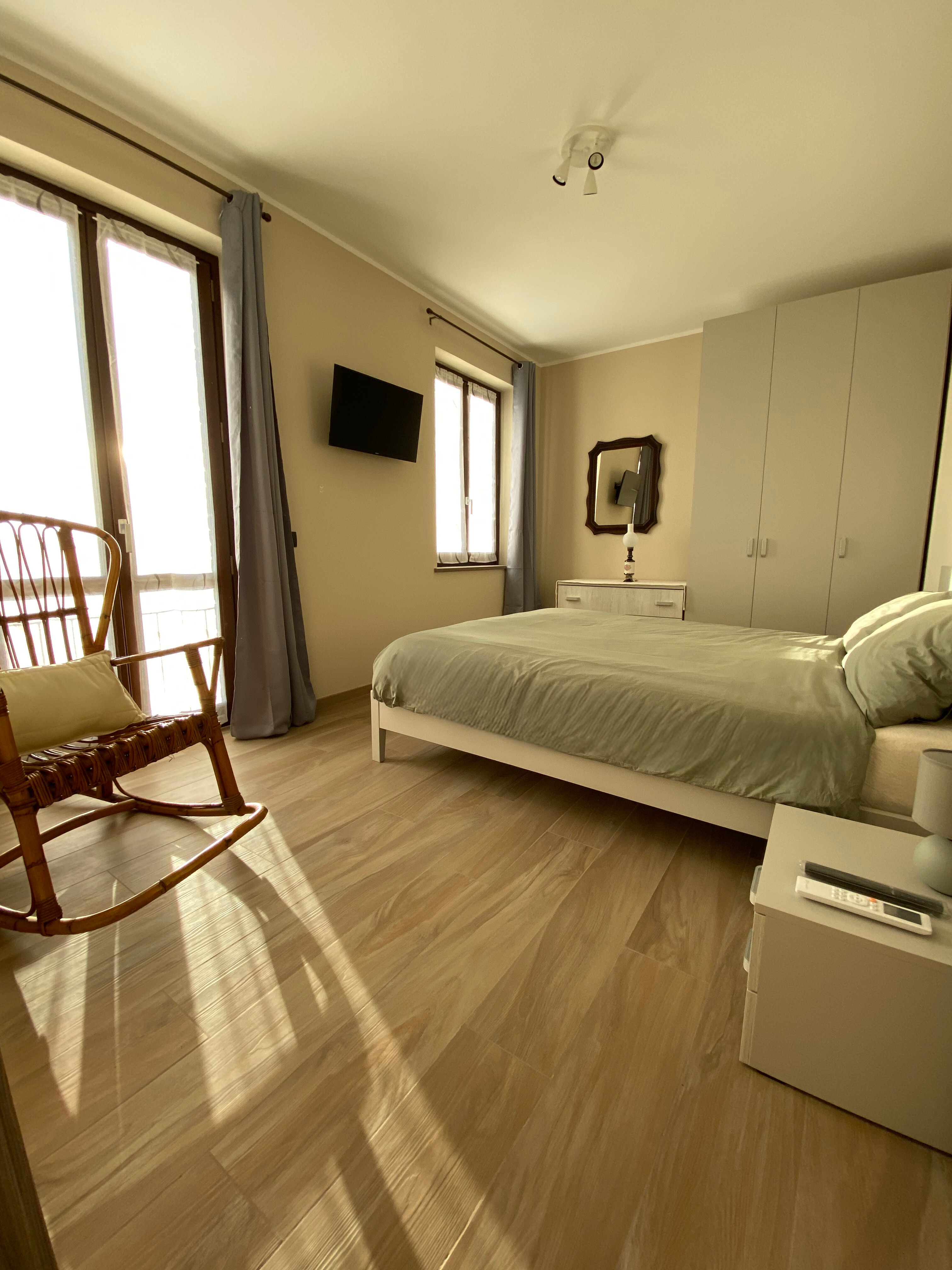 Casa Rubbo-Apartment 'Monviso' with Langhe view
