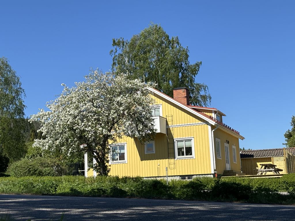 Yellow Villa - central in Järvsö 10+2 beds