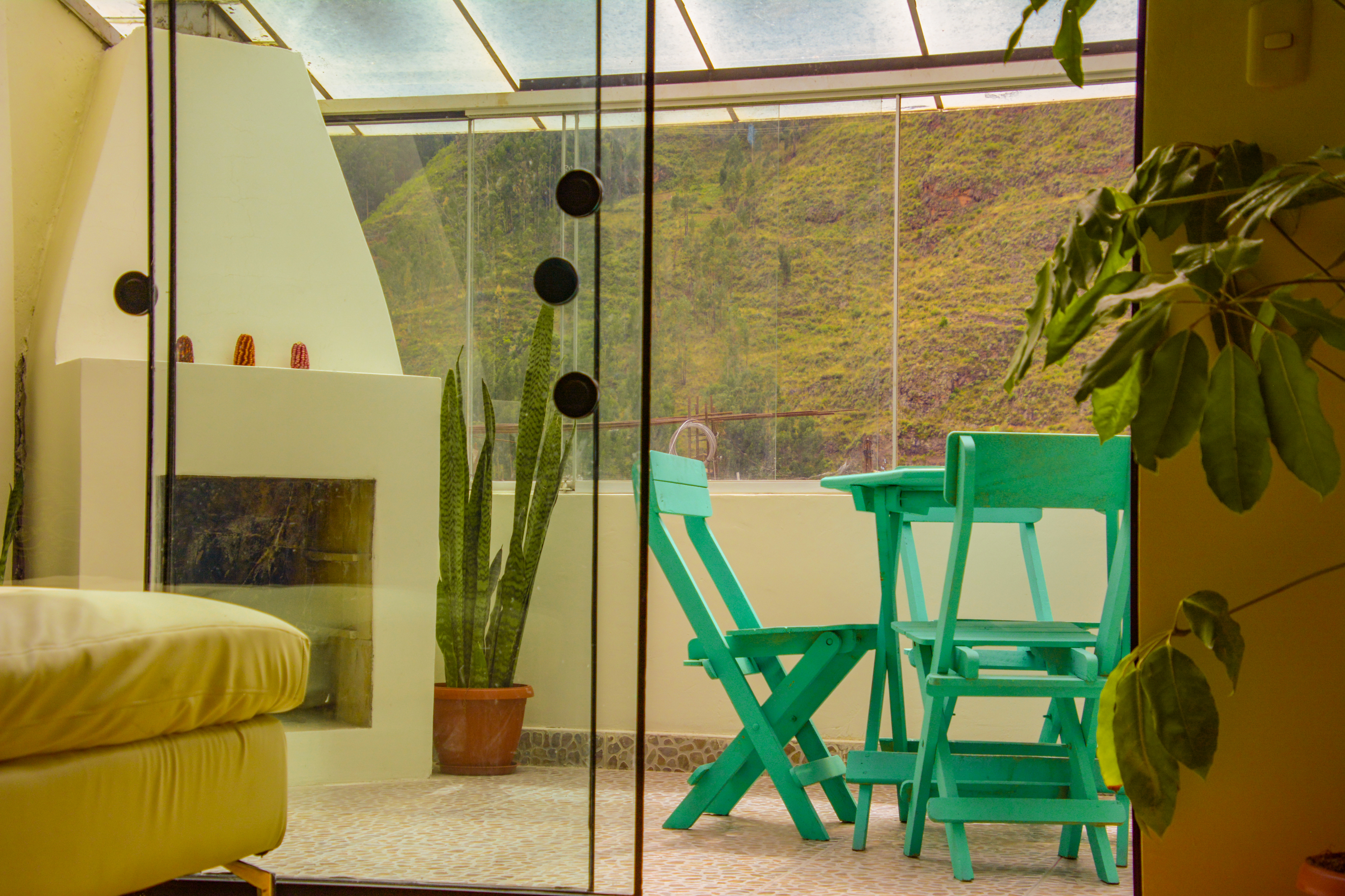 Cozy central apartment w/ mountain view