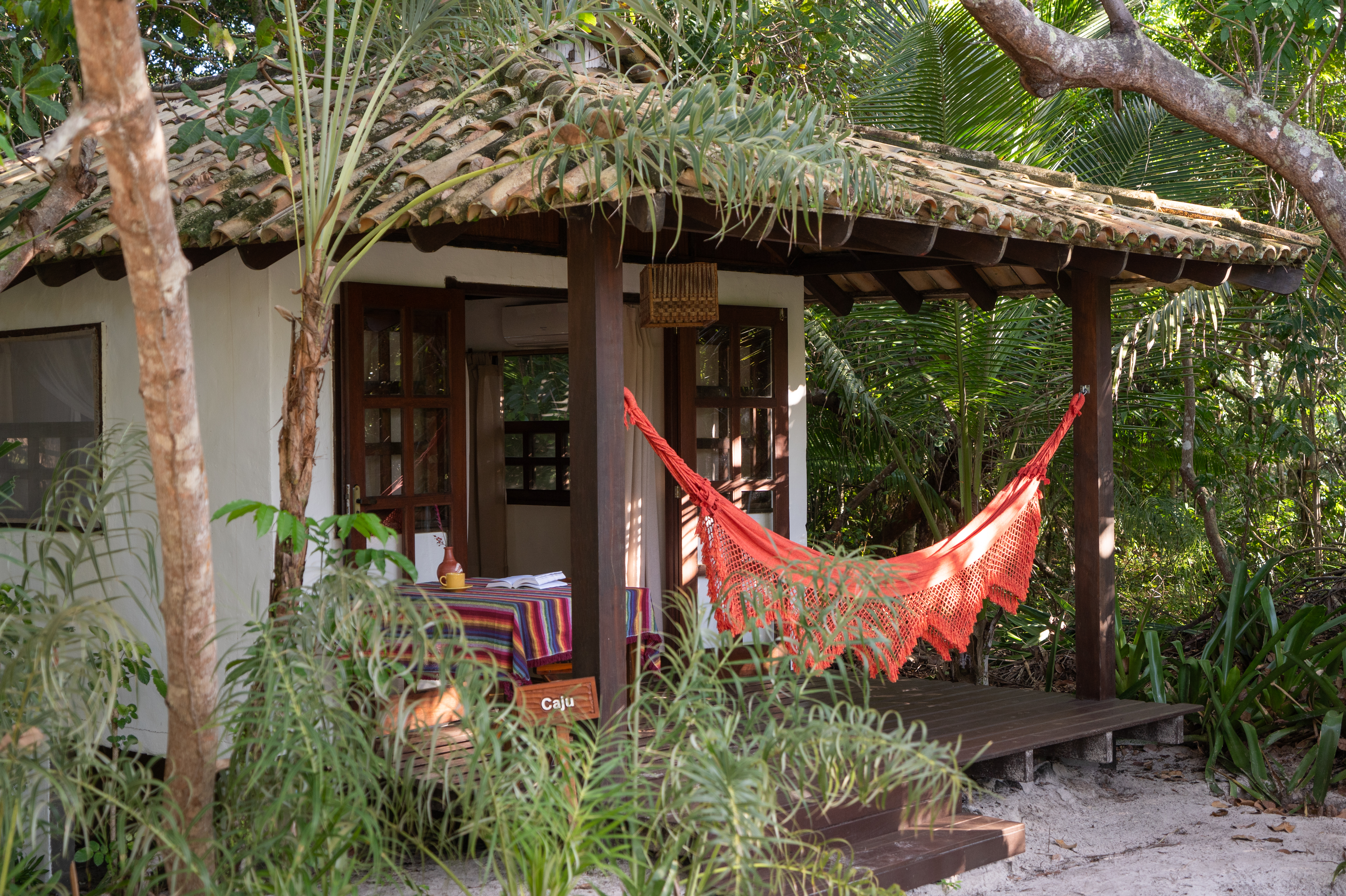 Lindo Bungalow I seafront on Pé de Serra beach