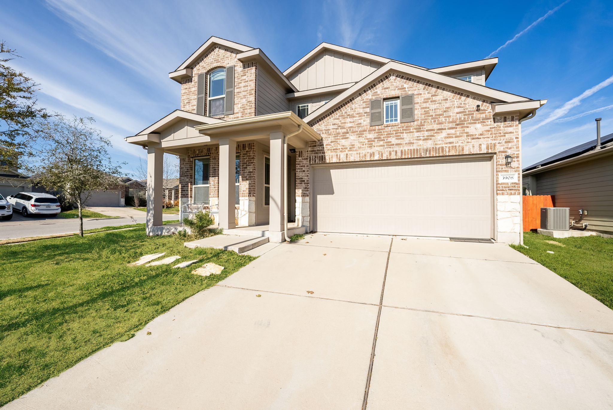 Entire house (4 bdrm), 5 minutes from airport in 78744, Austin