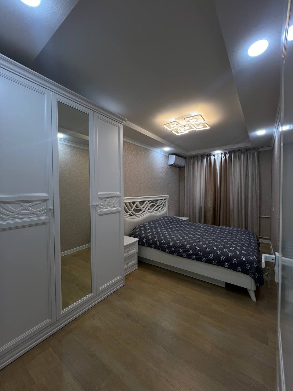 Apartment opposite 