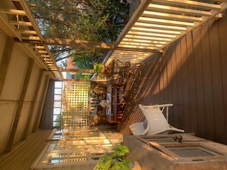 Sunny garden apartment with en - suite & kitchen