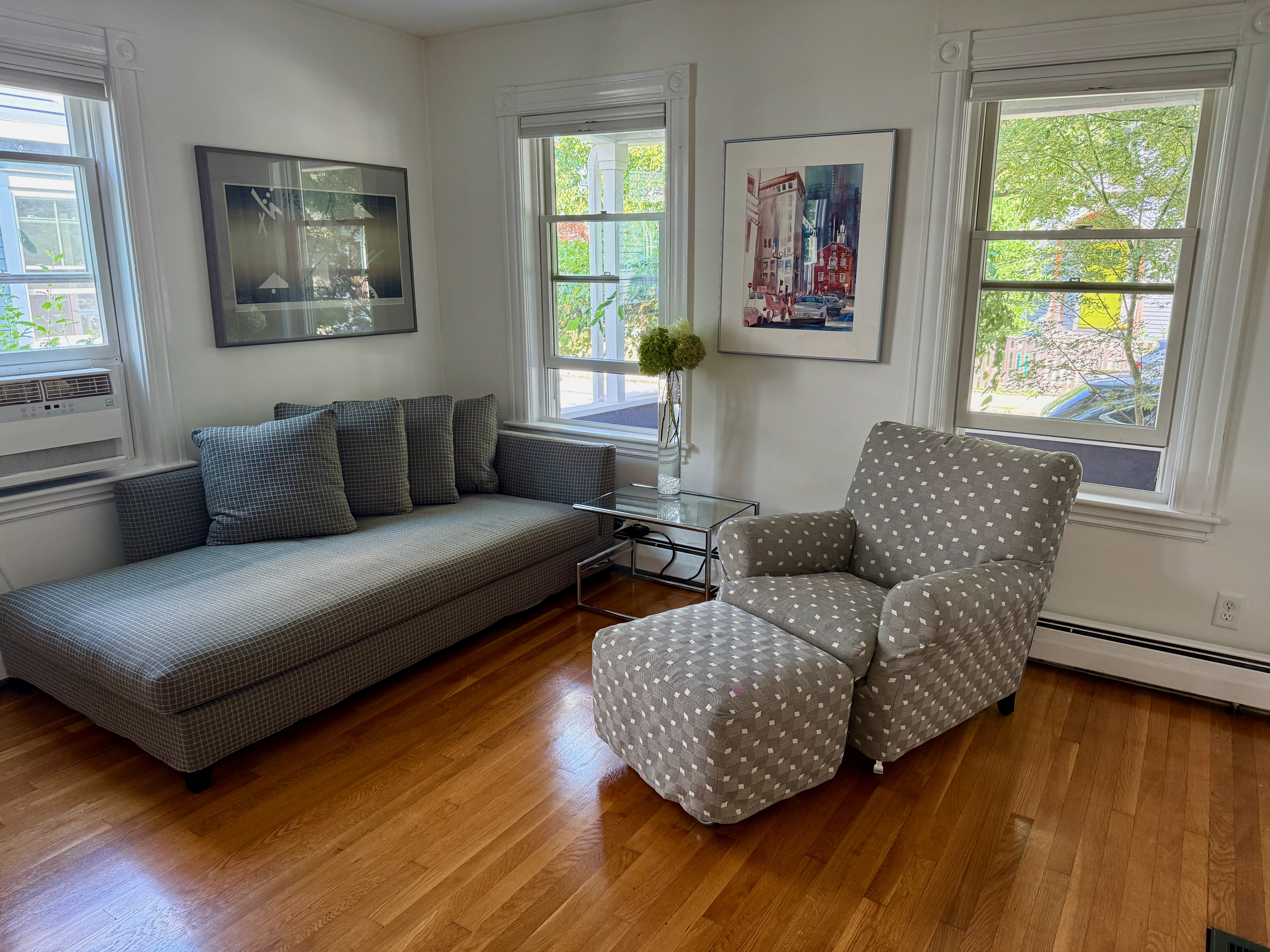 Sunny 2BR near Tufts, Davis, redline, bike paths in North Cambridge, Cambridge