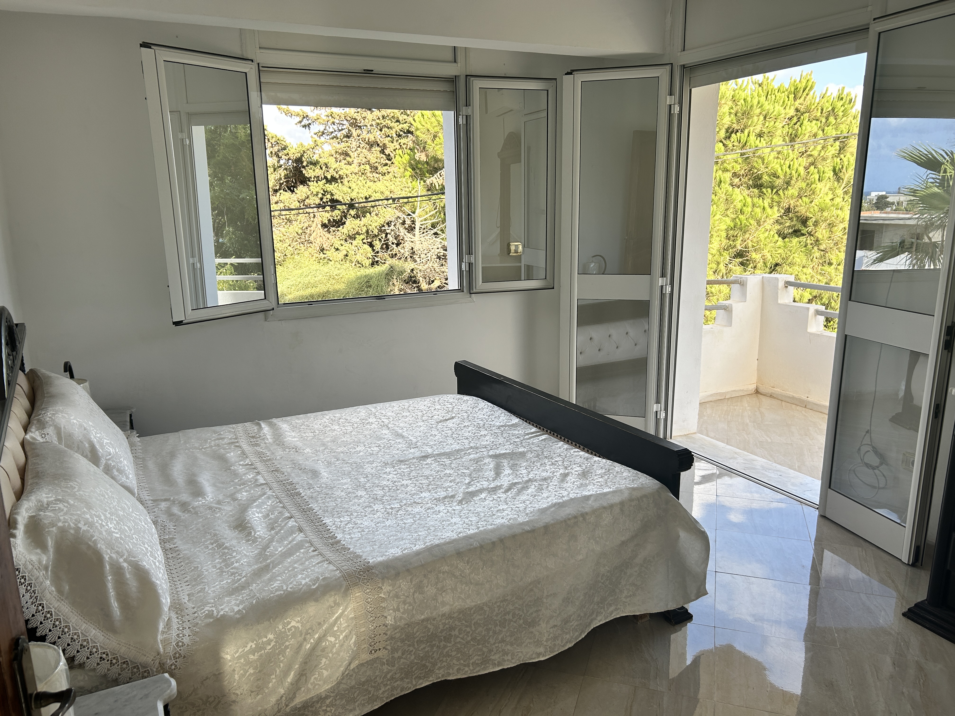 Cozy 2BR apartment with Green Views