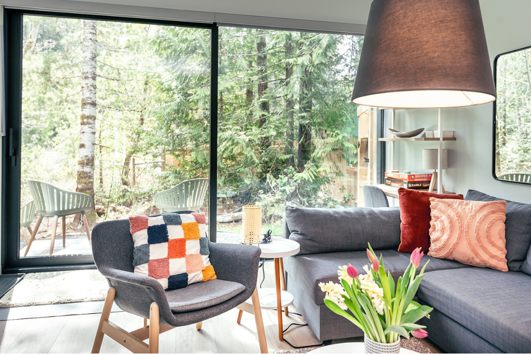 Stylish, tranquil eco-cabin + Dog/bike/ski heaven