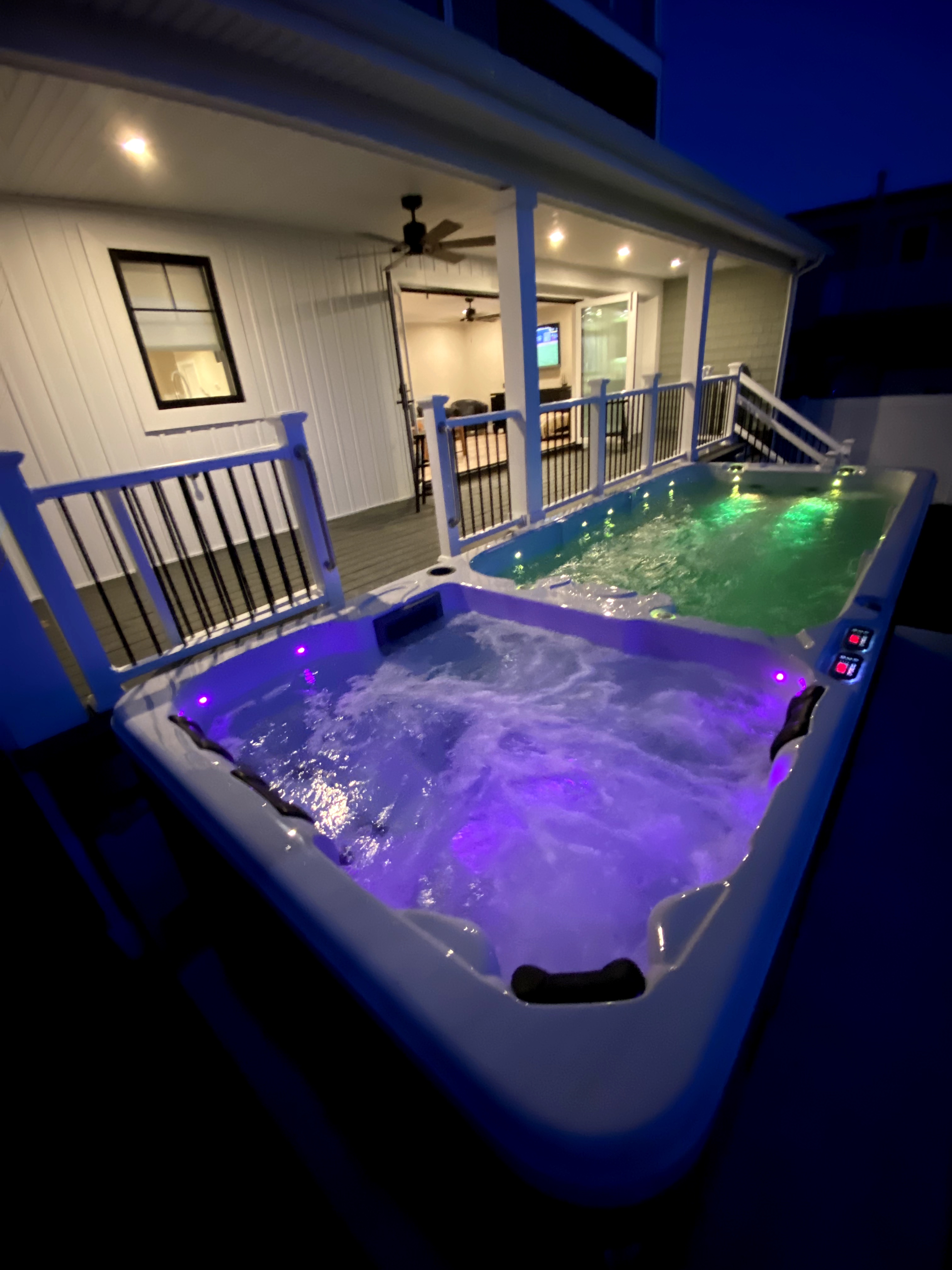 One Block to the Beach! 5min to AC