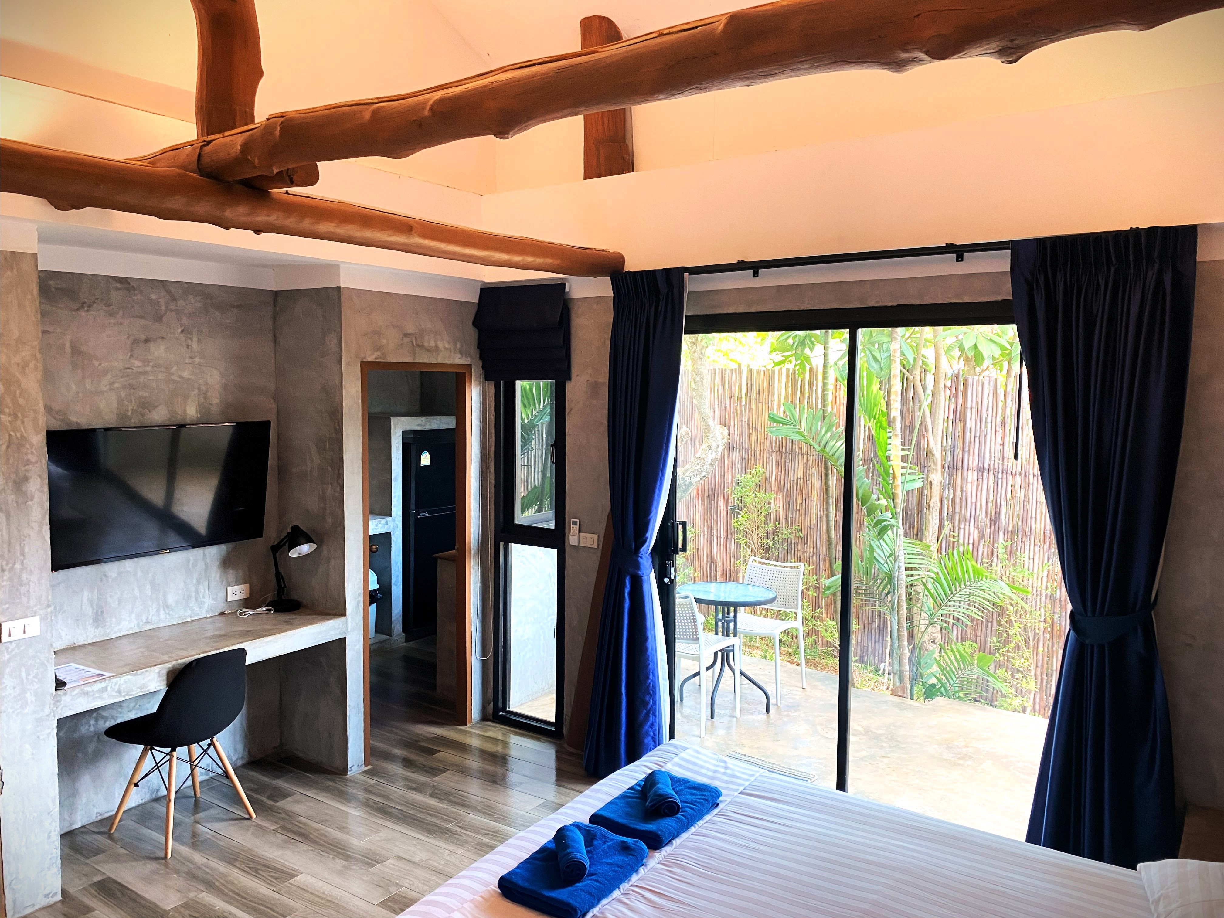 Ko Lanta Modern Bungalow B - 5m walk to the beach