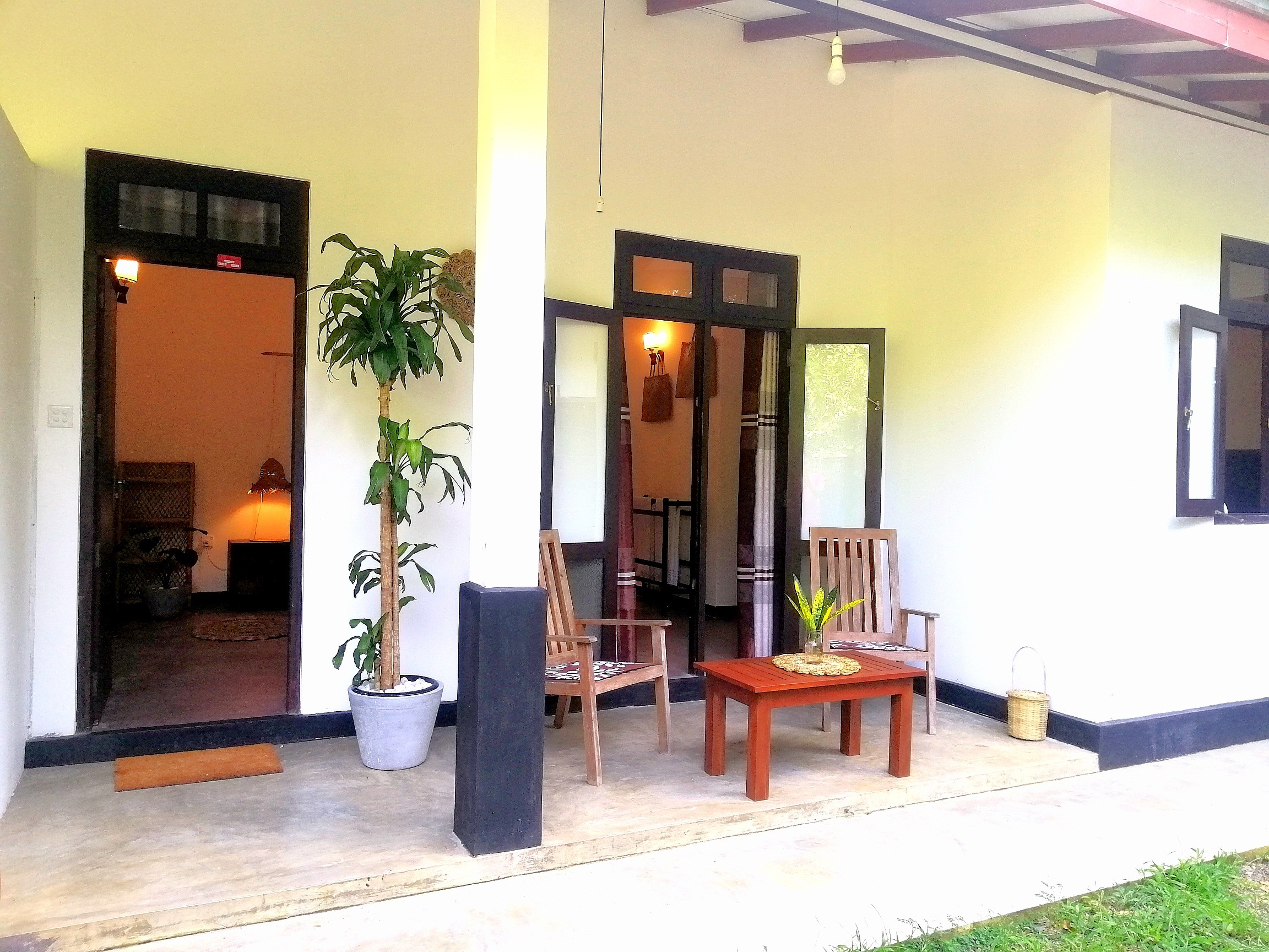 Hiriketiya  Studio 2 ~Pool~AC~Wi-Fi~Kitchen~Garden