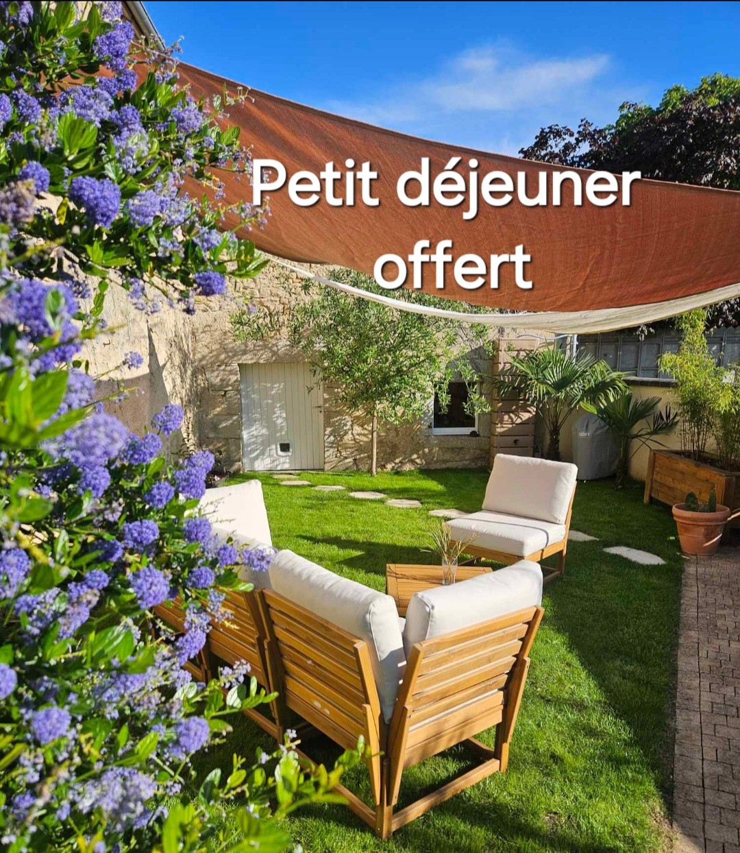 House+ private parking + complimentary breakfast
