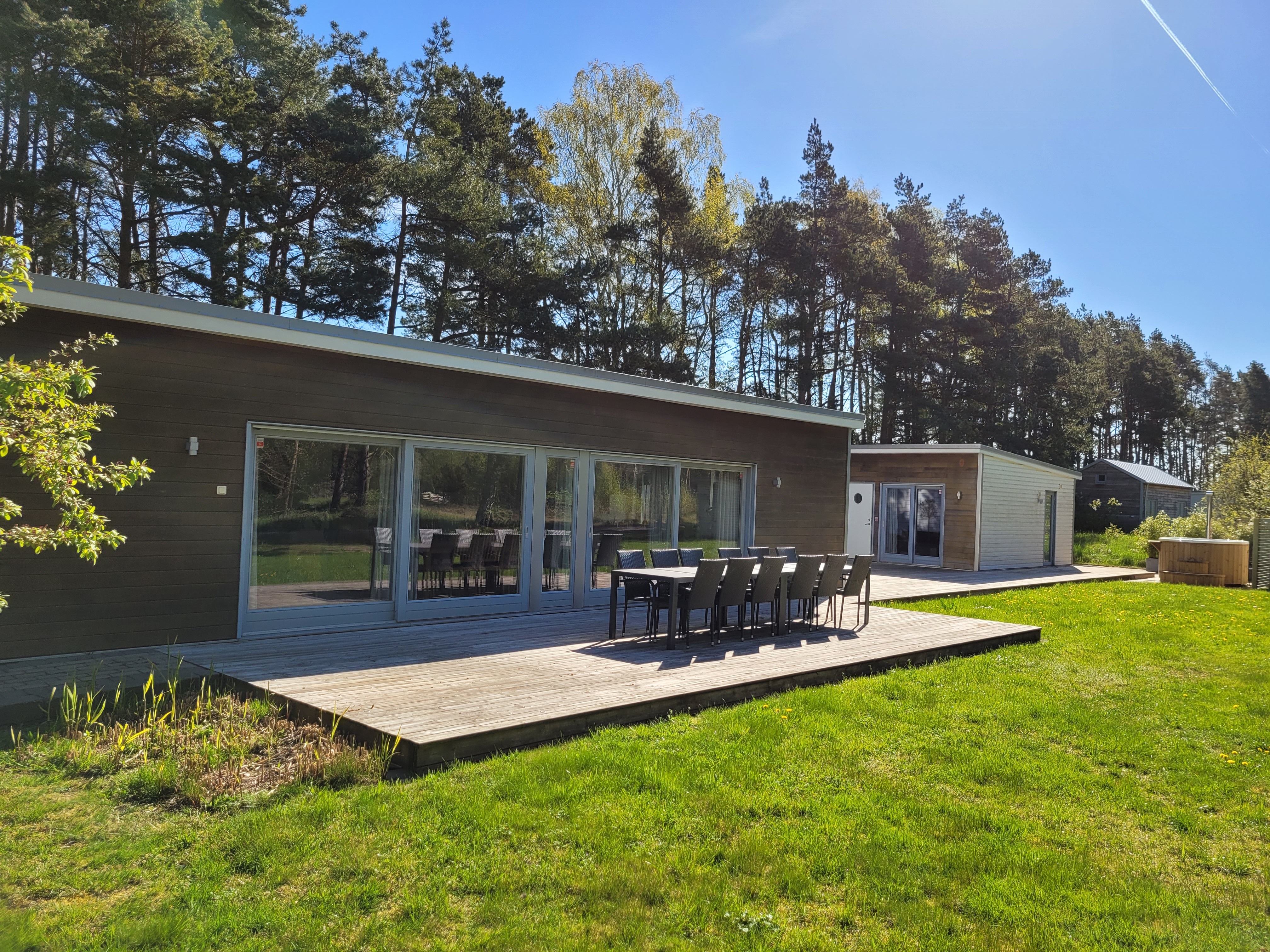 Sun-filled Family Home near Beach
