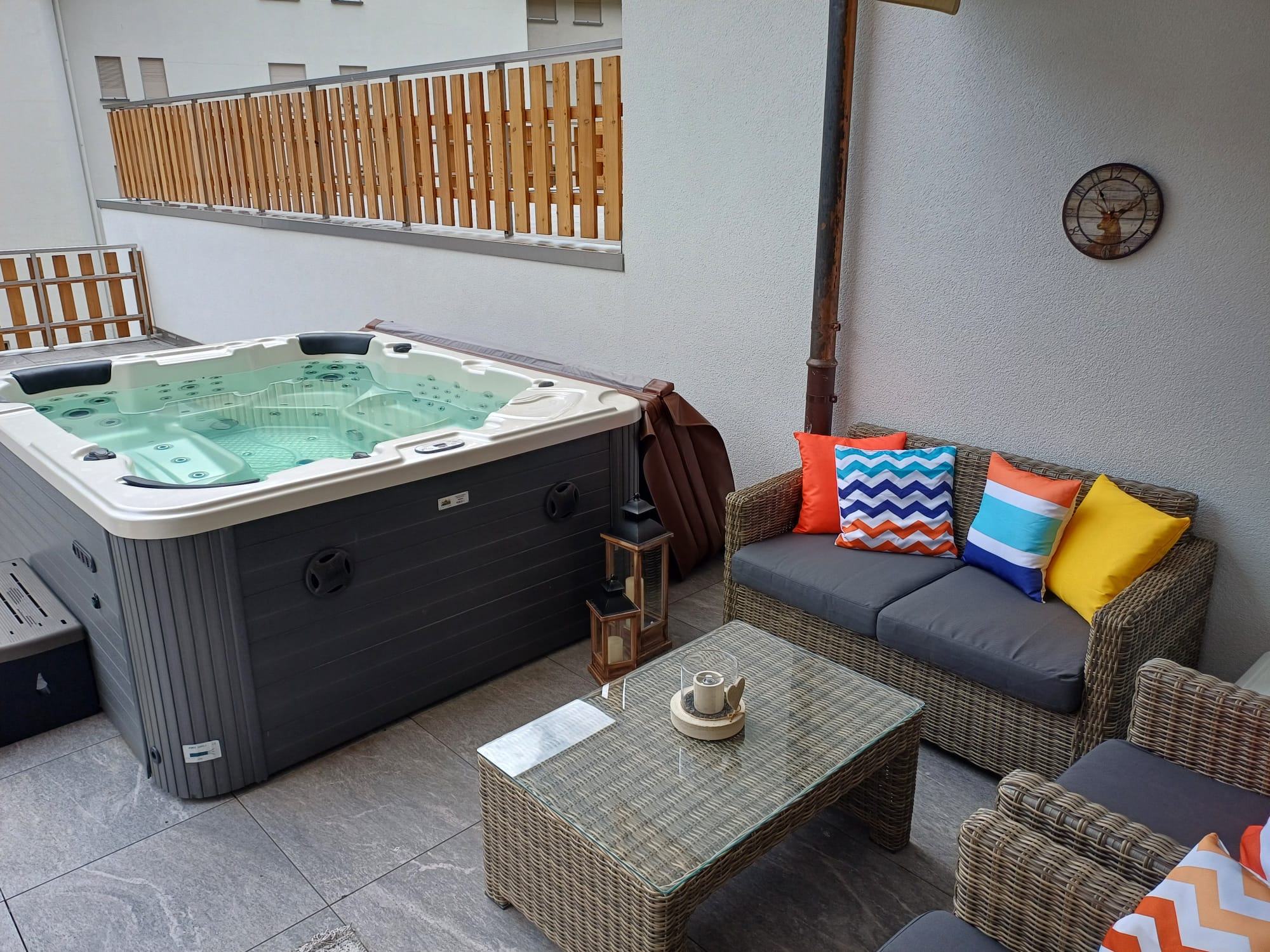Spacious 3.5 rooms /private jacuzzi