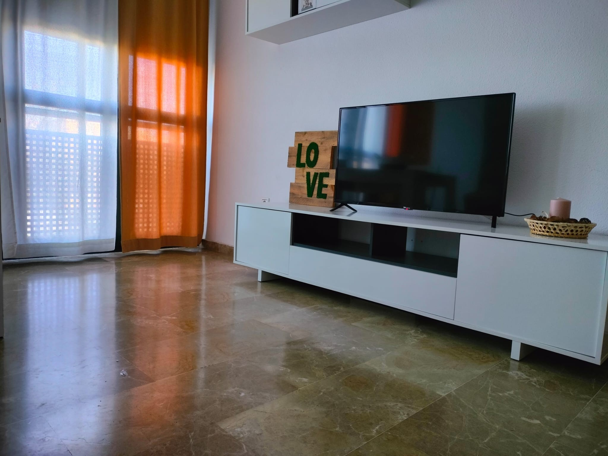 Spacious and near downtown. Parking included