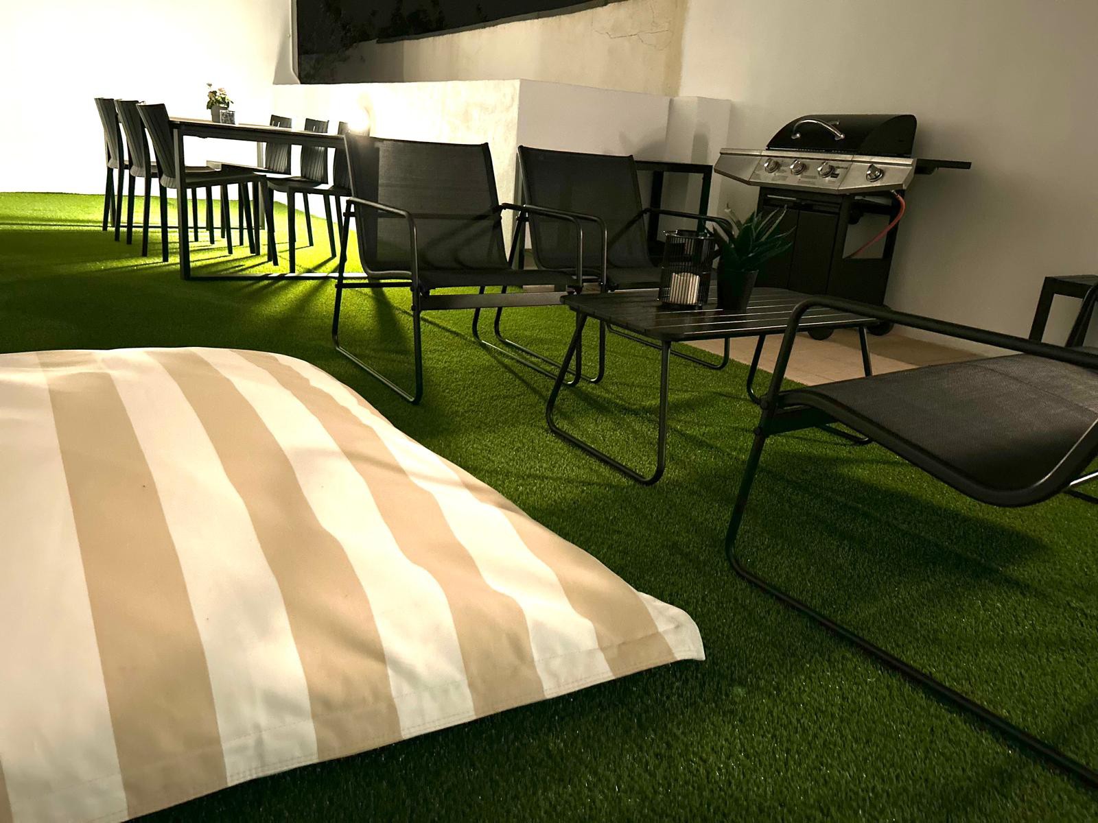 St Julian’s ! Private BBQ outdoor + fun area !