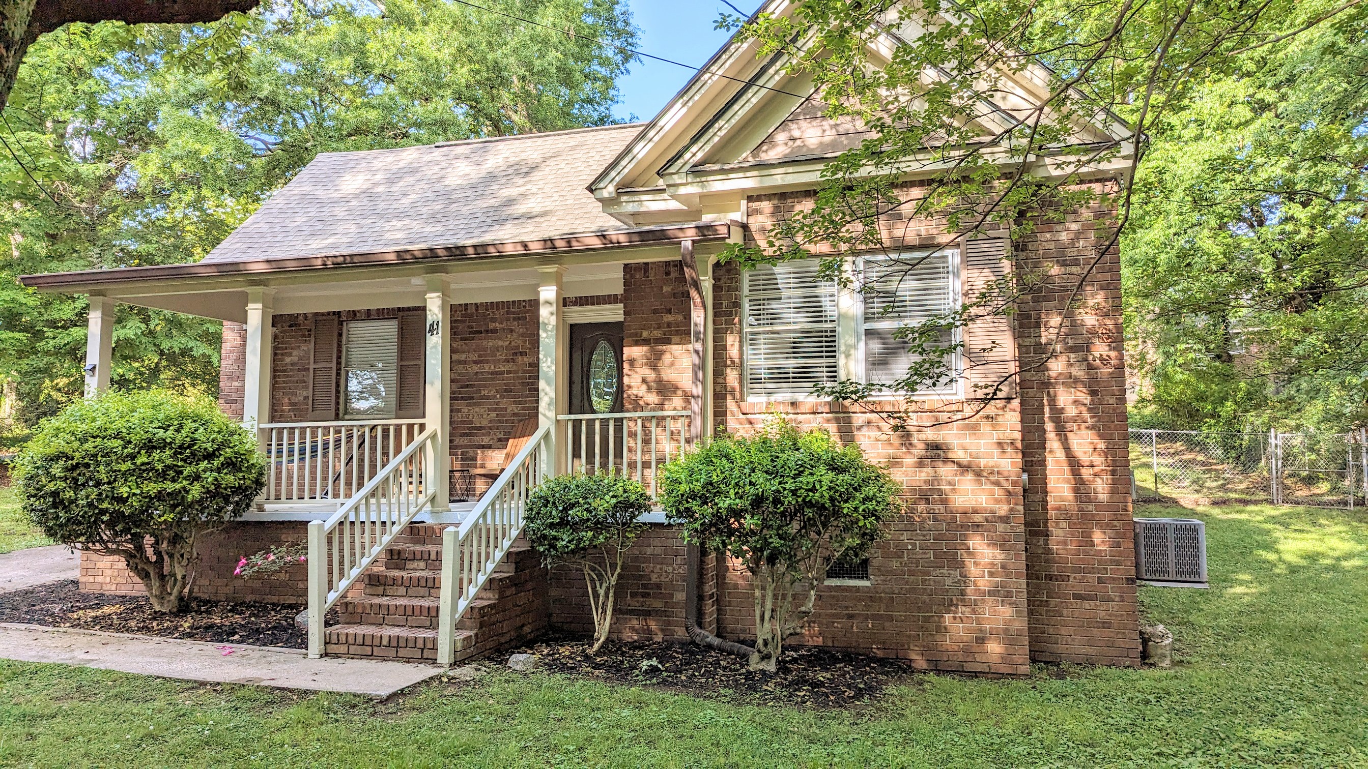 Pet & family friendly home with Arcade Game!