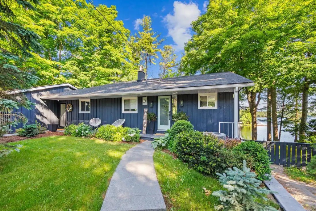 Lux Muskoka - Waterfront with private dock
