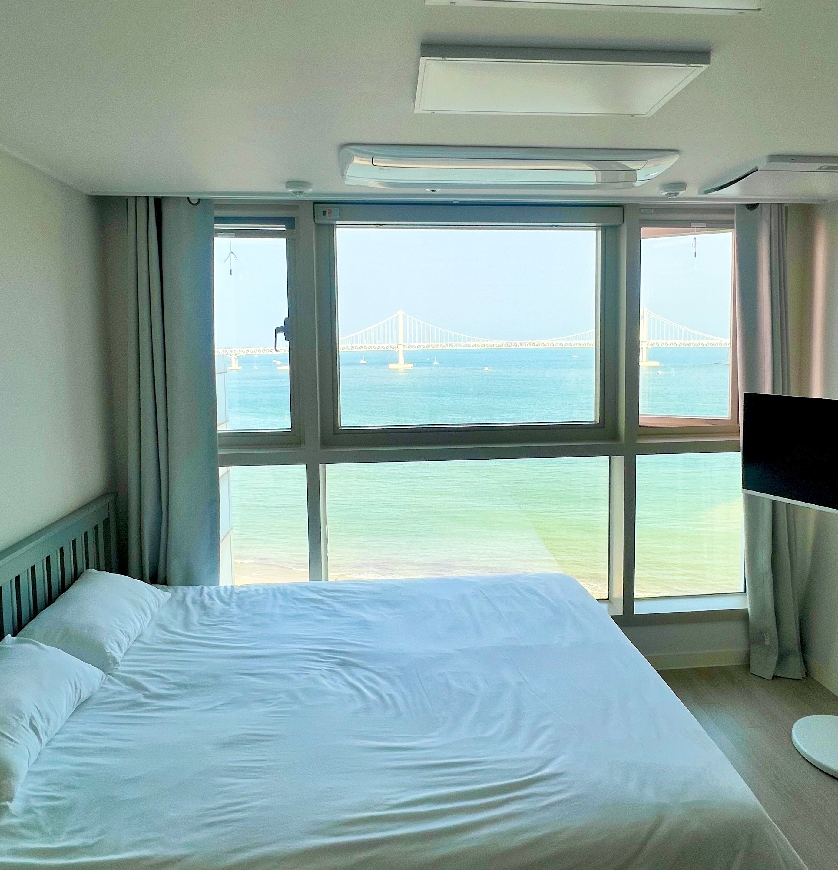 Season ()_New high-rise, Gwangan Bridge view endgame. 12 o'clock check-out, Gwangalli Beach 10 seconds
