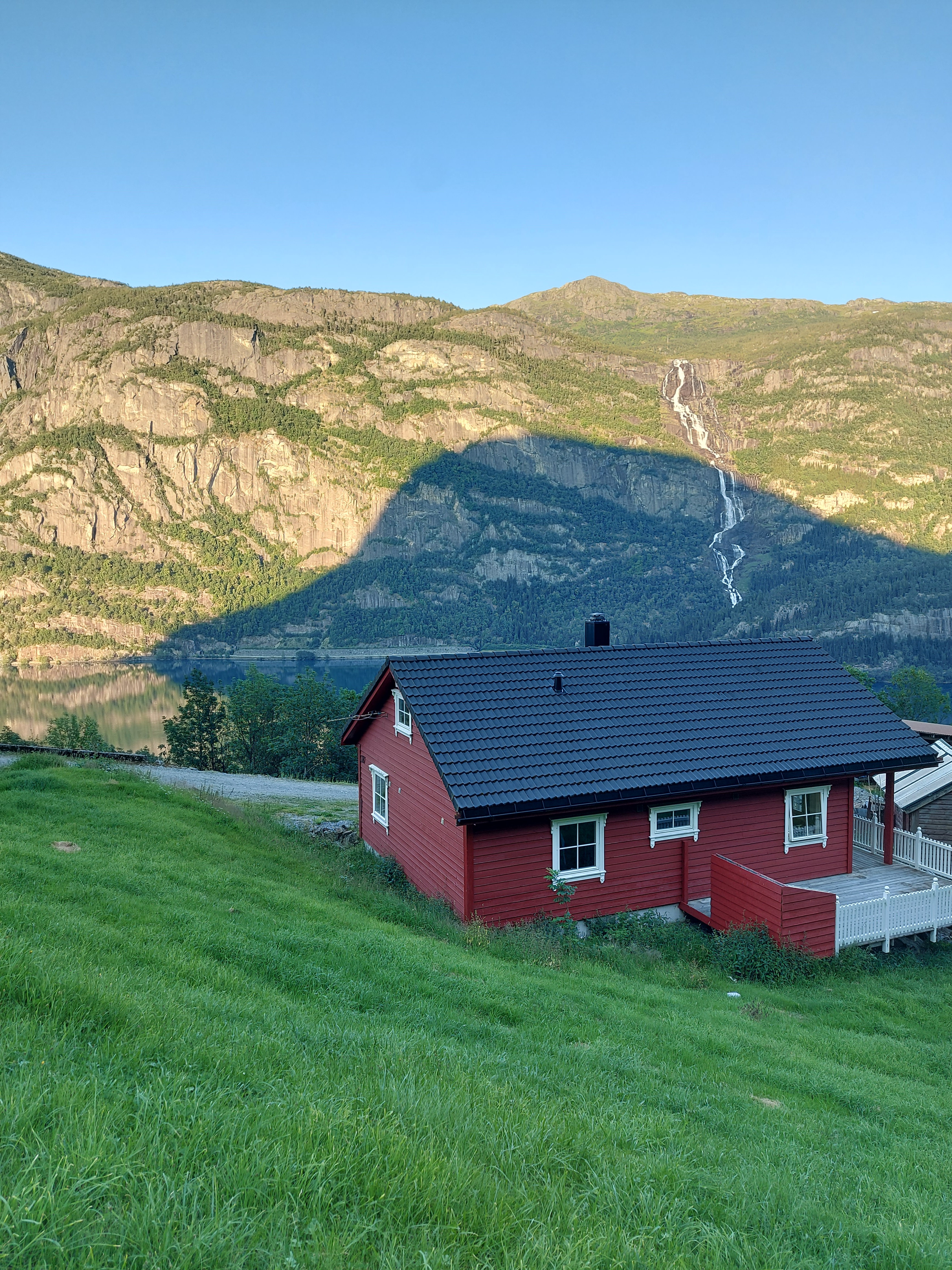 Cozy rural student union house with 4 beds