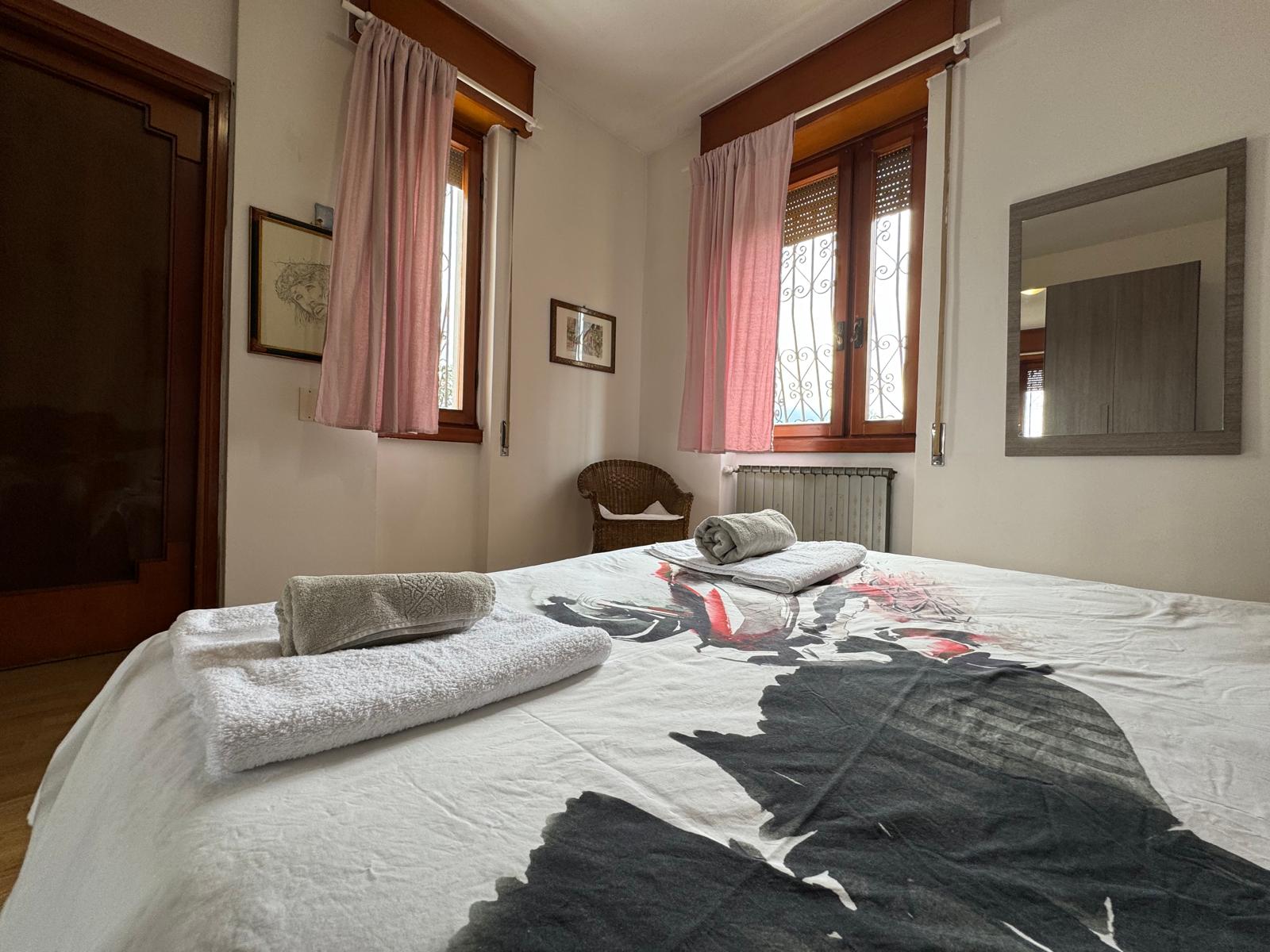 -Free Parking- Salò Sky Loft with Wi-Fi, and A-C