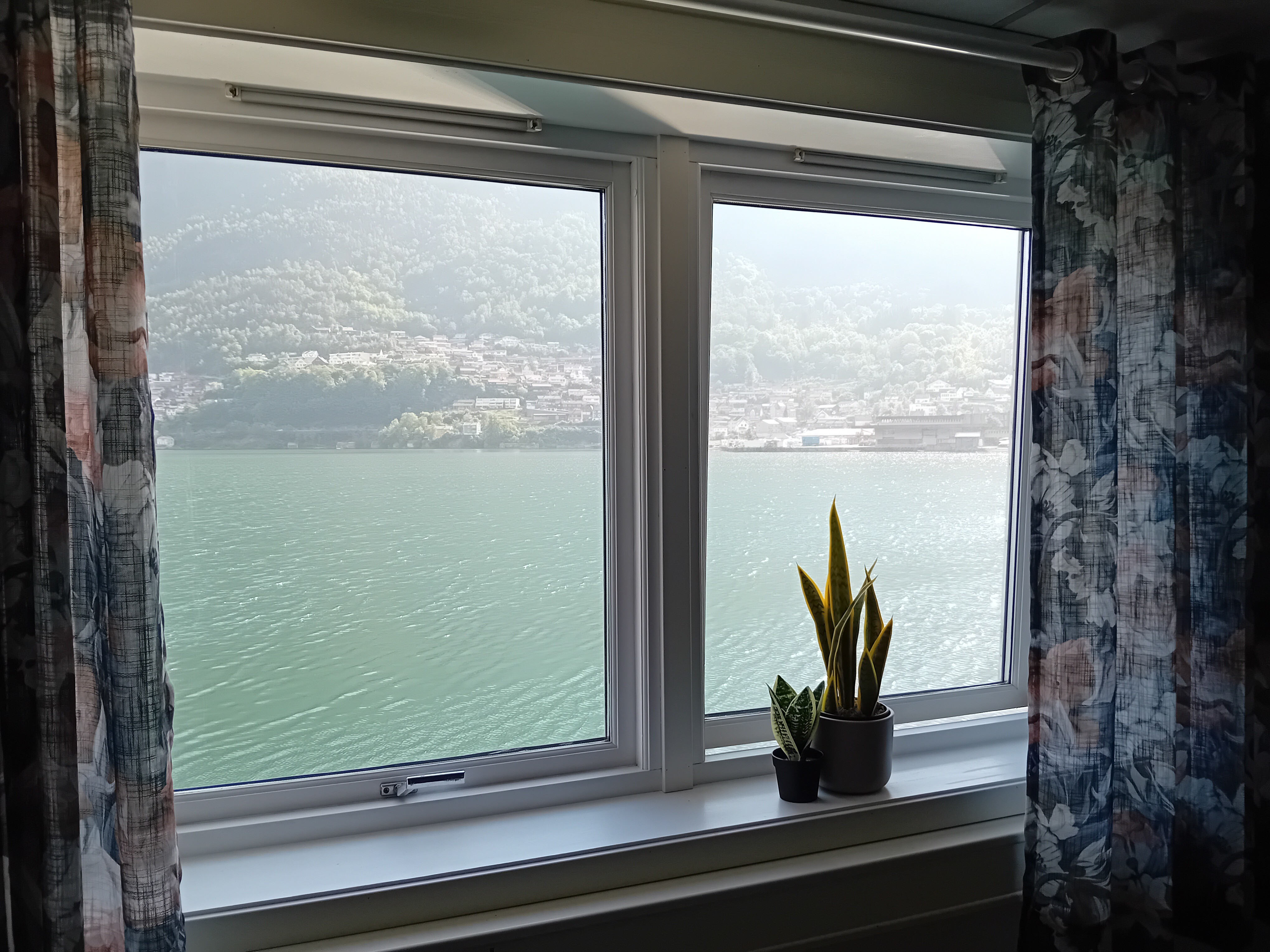 Odda Seahouse City Center Harbour 8 Bed Apartment