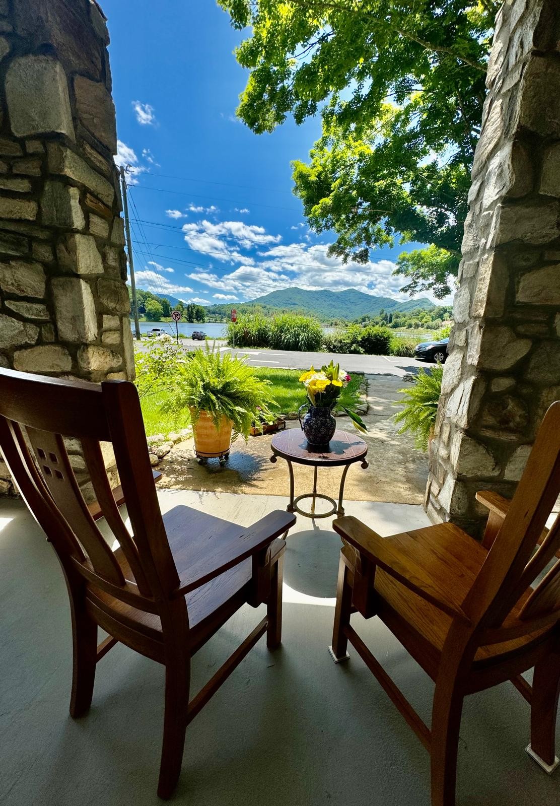 Peaceful Lakefront Apartment