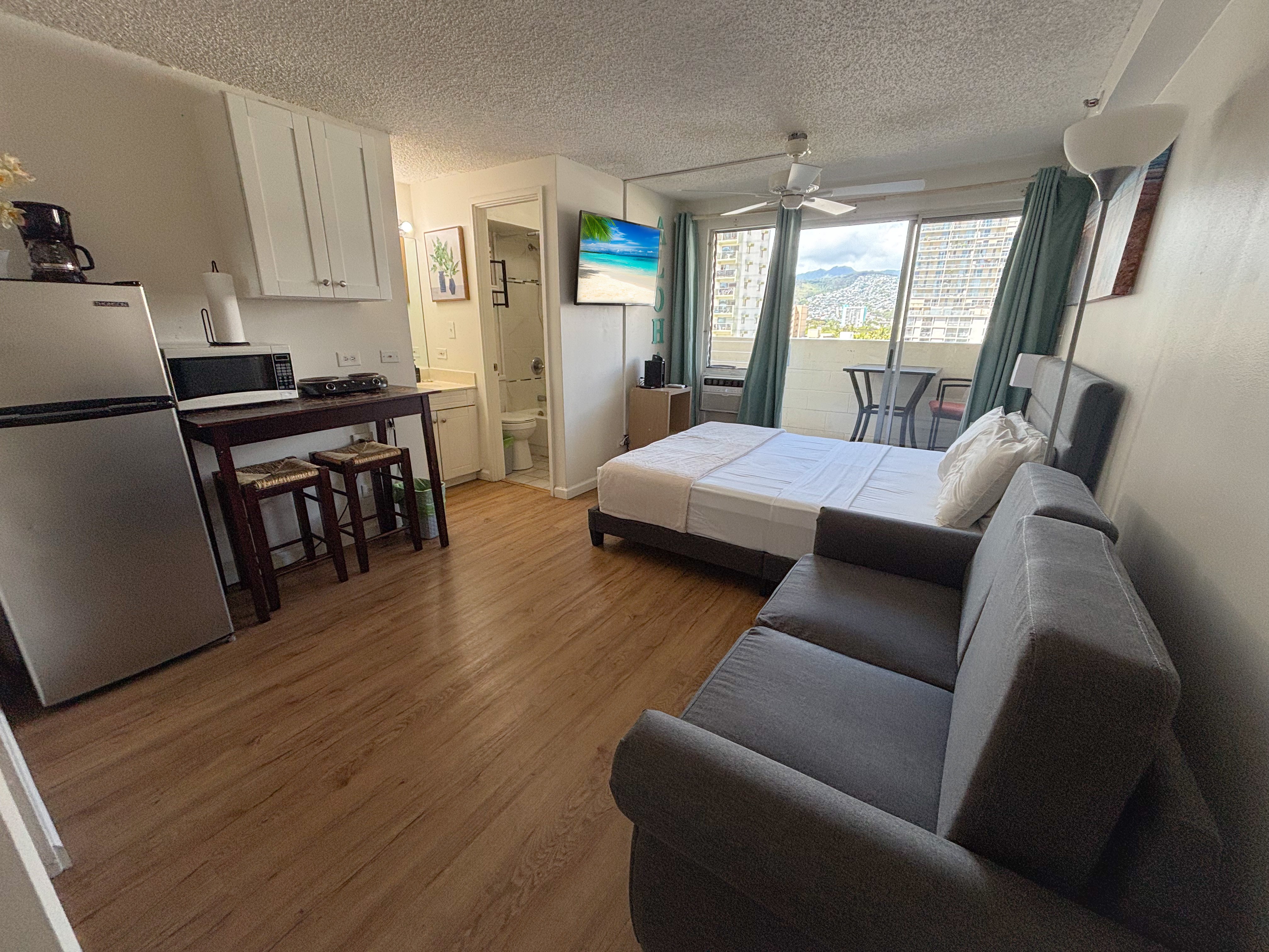 Mellow Kuhio Village Studio | Private Lanai in Primary Urban Center, Hawaii