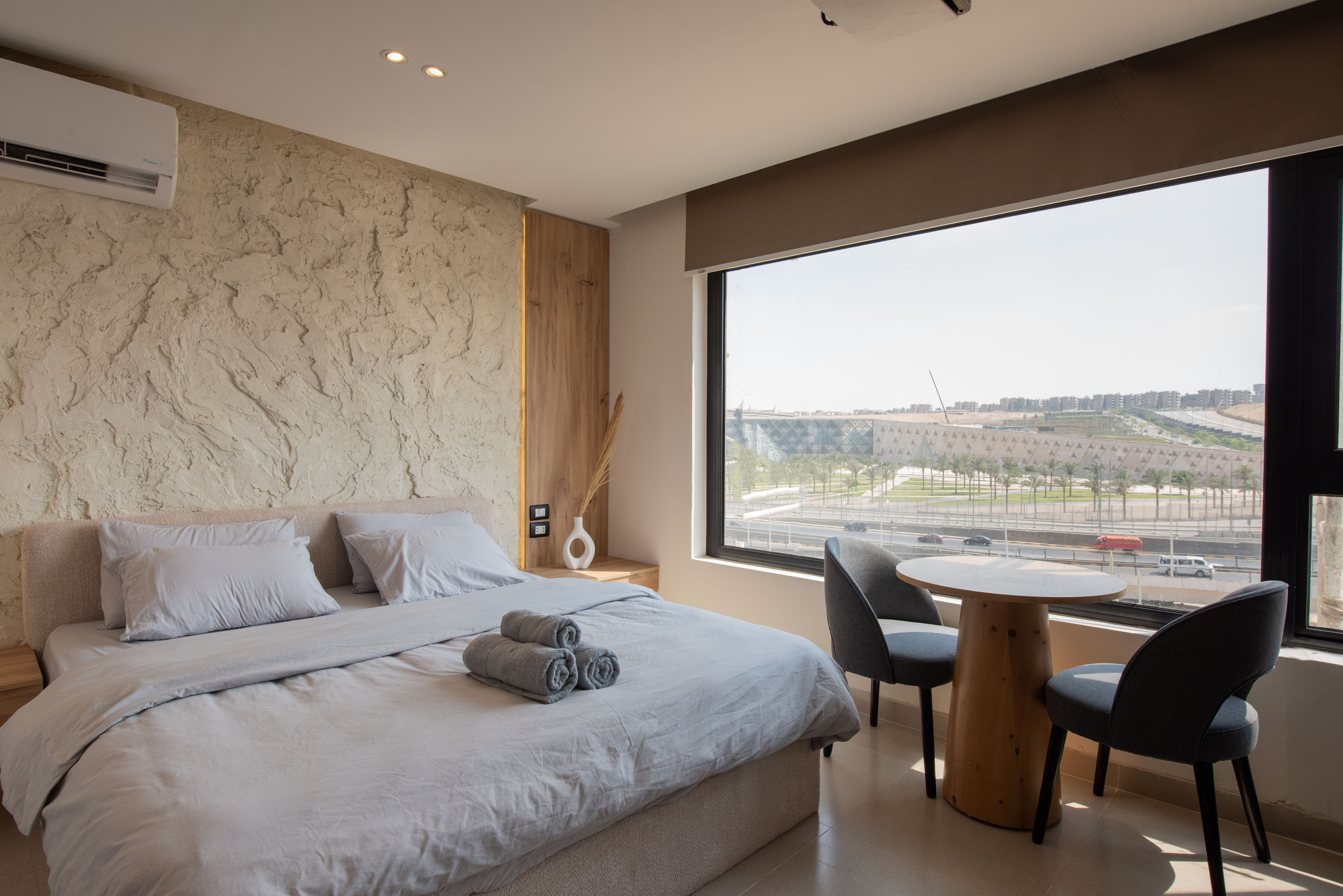 Jacuzzi Paradise: Pyramids Panoramic View 504