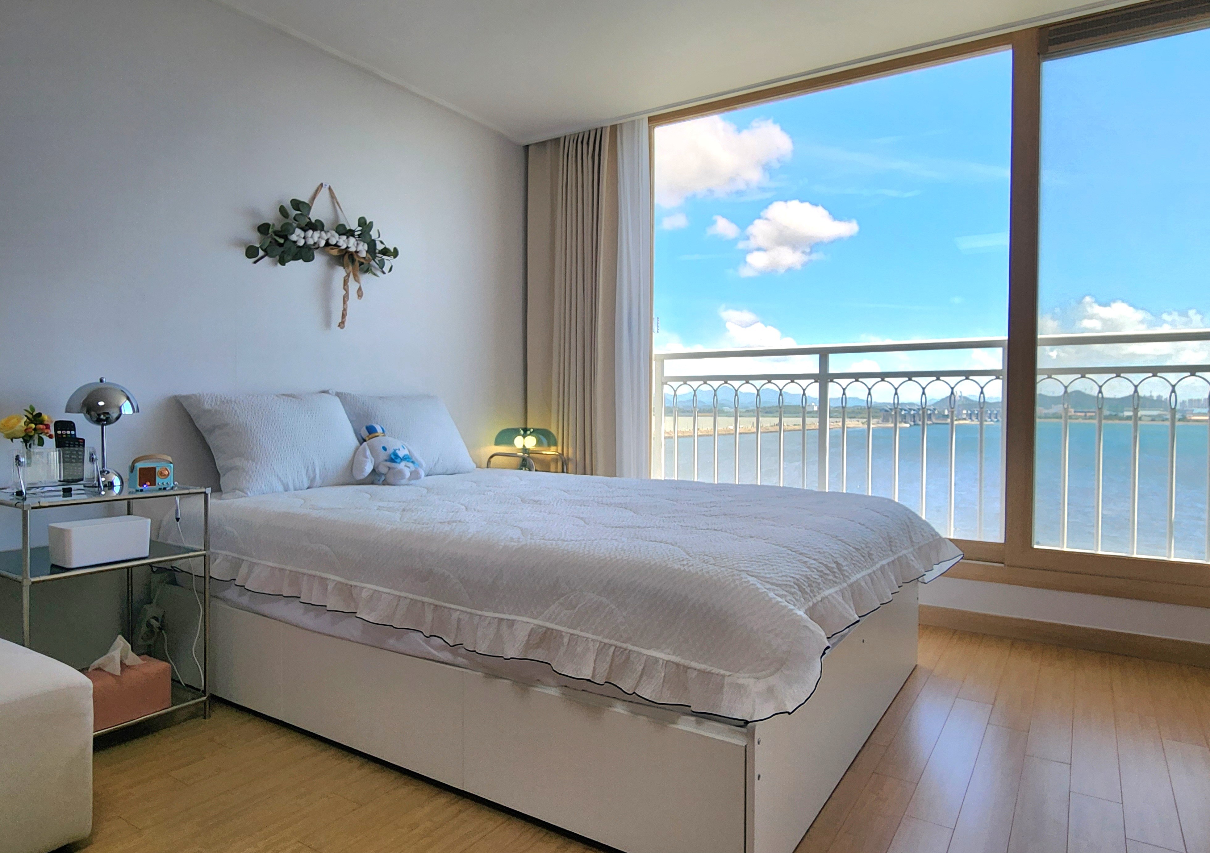 New top floor view from the front of the sea
# The top floor view you were looking for
# Bed Sunrise & Sunset
# Watching the W-show of the sea fountain dancing in the accommodation
