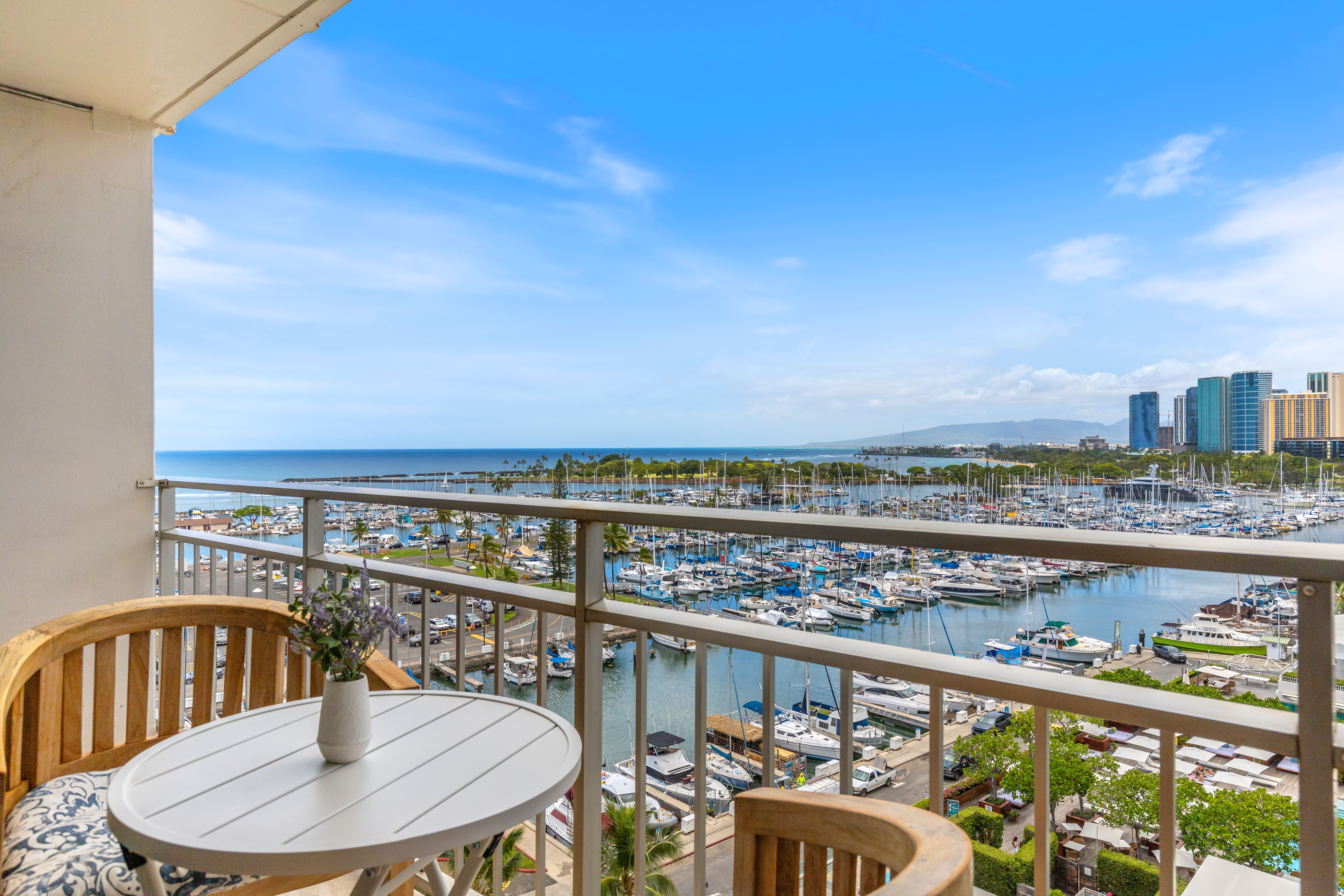 企業物 キャンペーンガール コンパニオン ラジオ ハワイ 83AM ベンチコート 5/6 東京オートサロン2017コンパニオン特集・第二弾