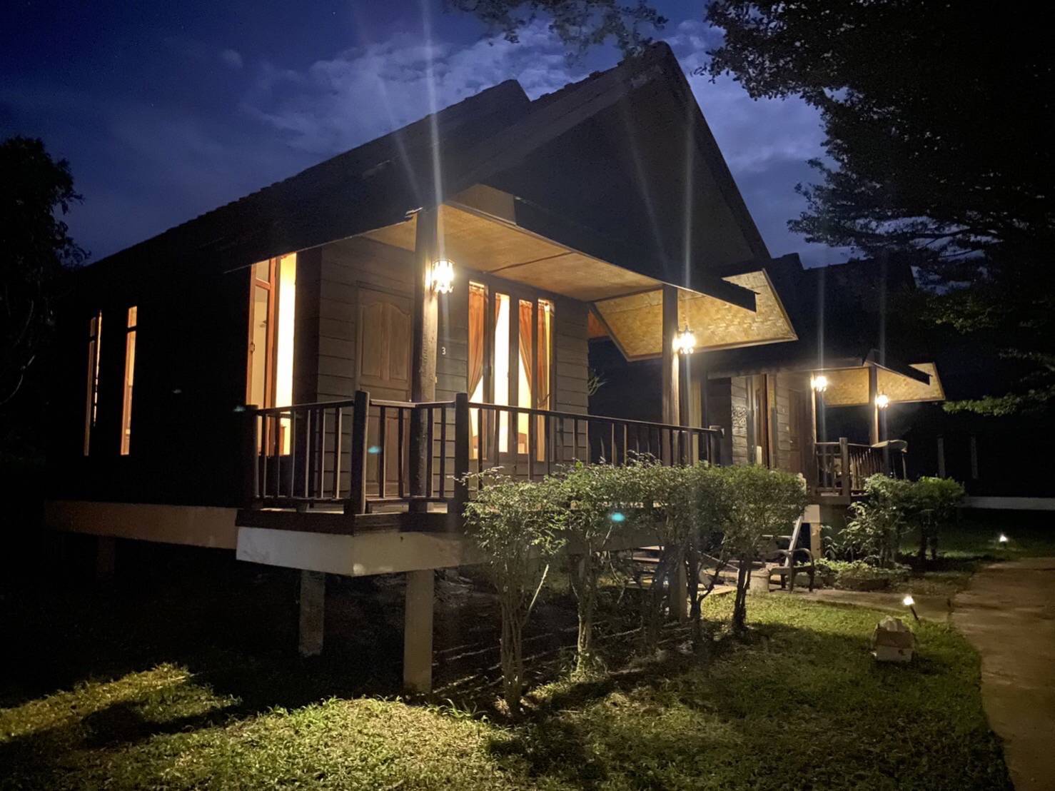 Private cottage with King Bed @ Pai Do See Resort