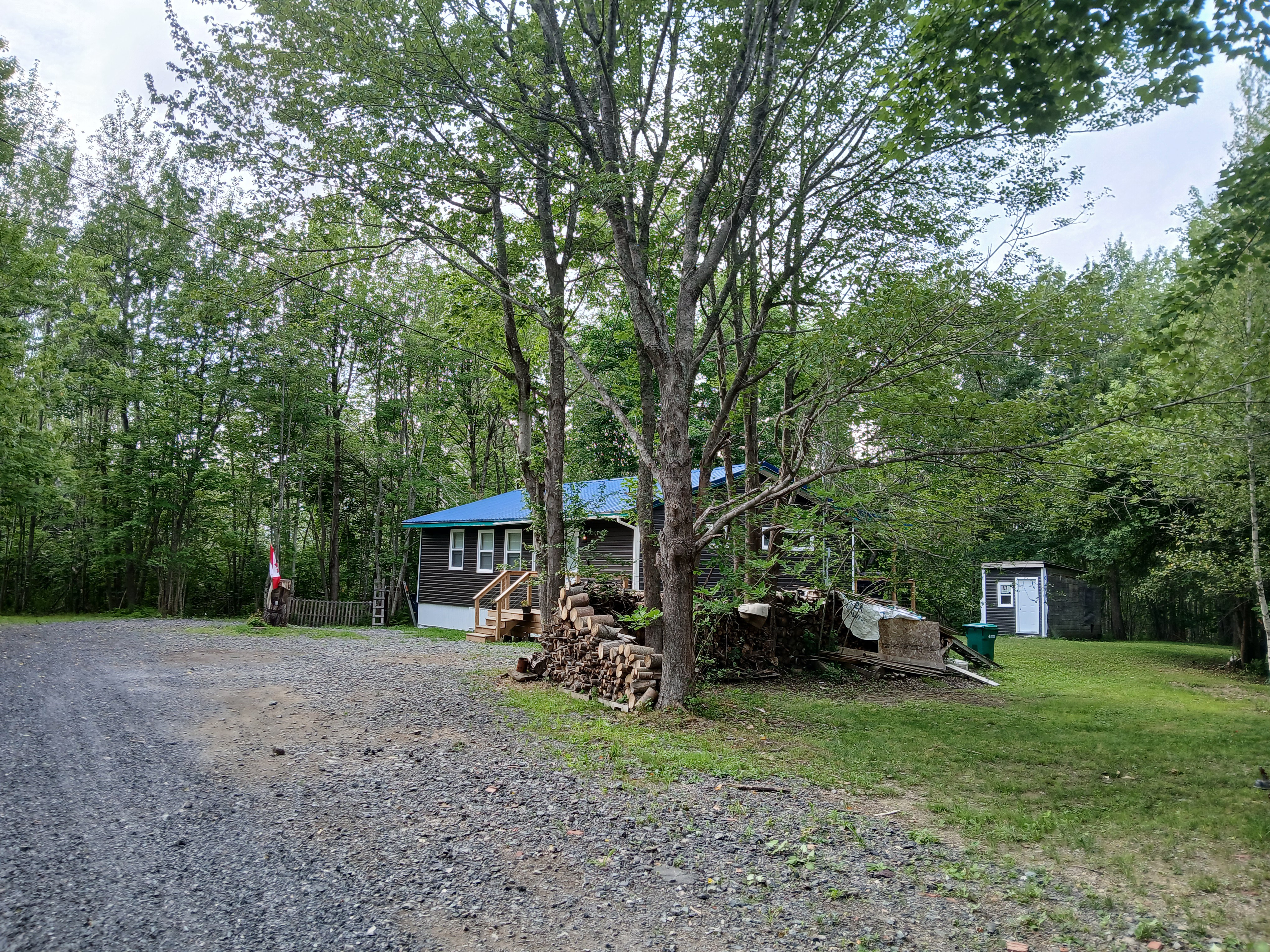 Cottage by tidal ocean