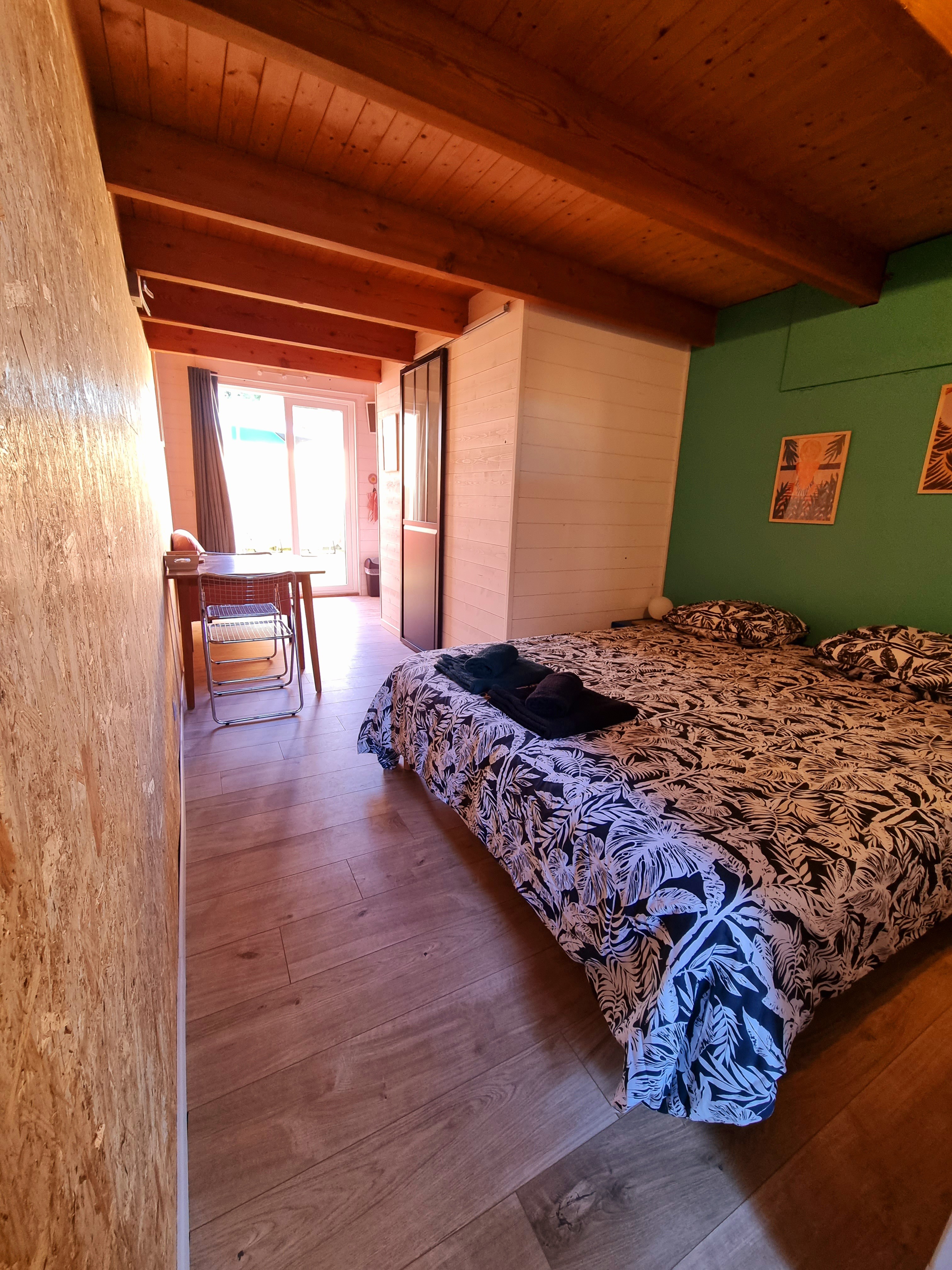 Studio La Couarde with exterior, 2 people