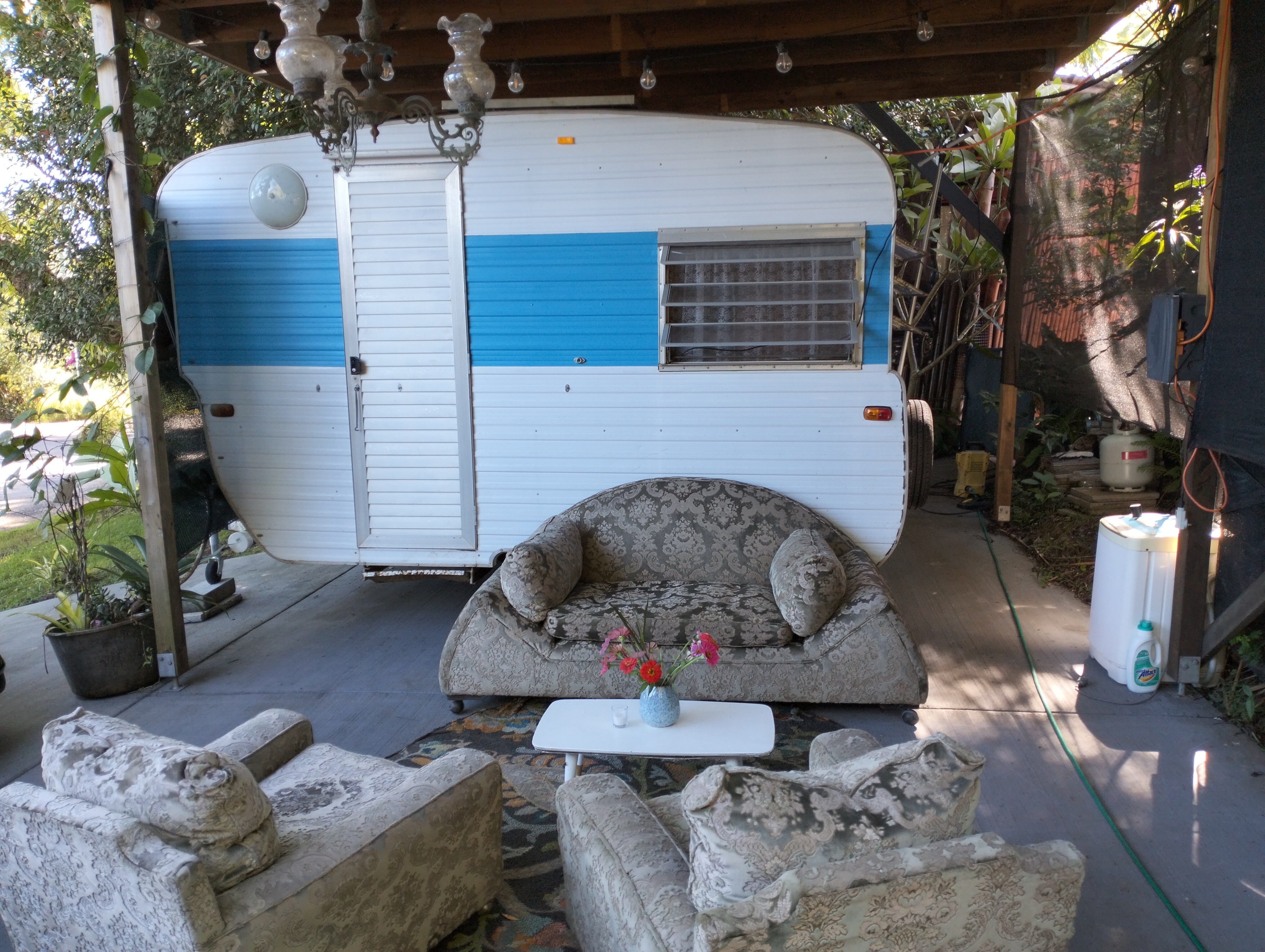 'BELLO RETRO'
Self Contained/Share Bathroom