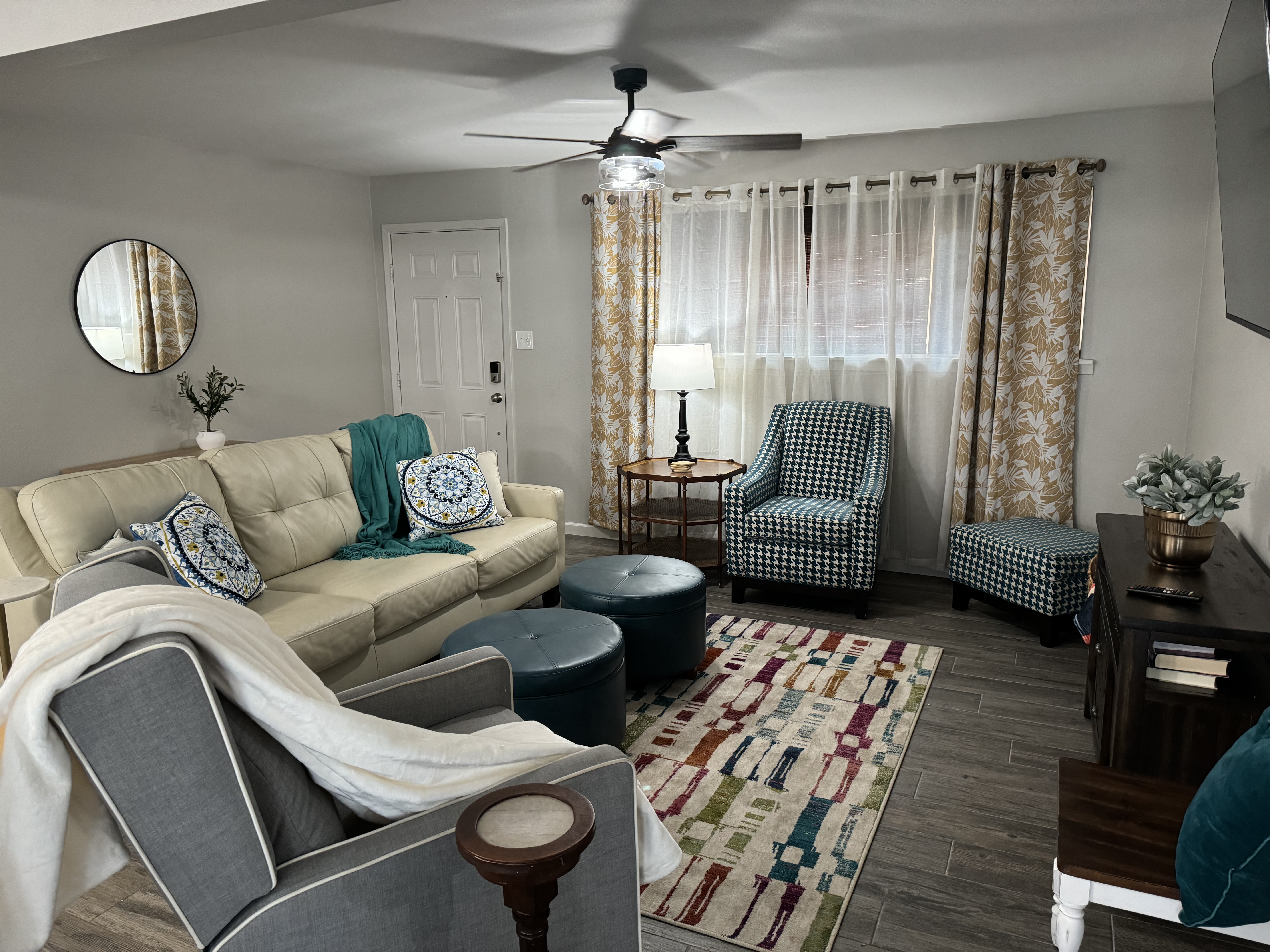 3 bed/ 2 Bath Centrally located