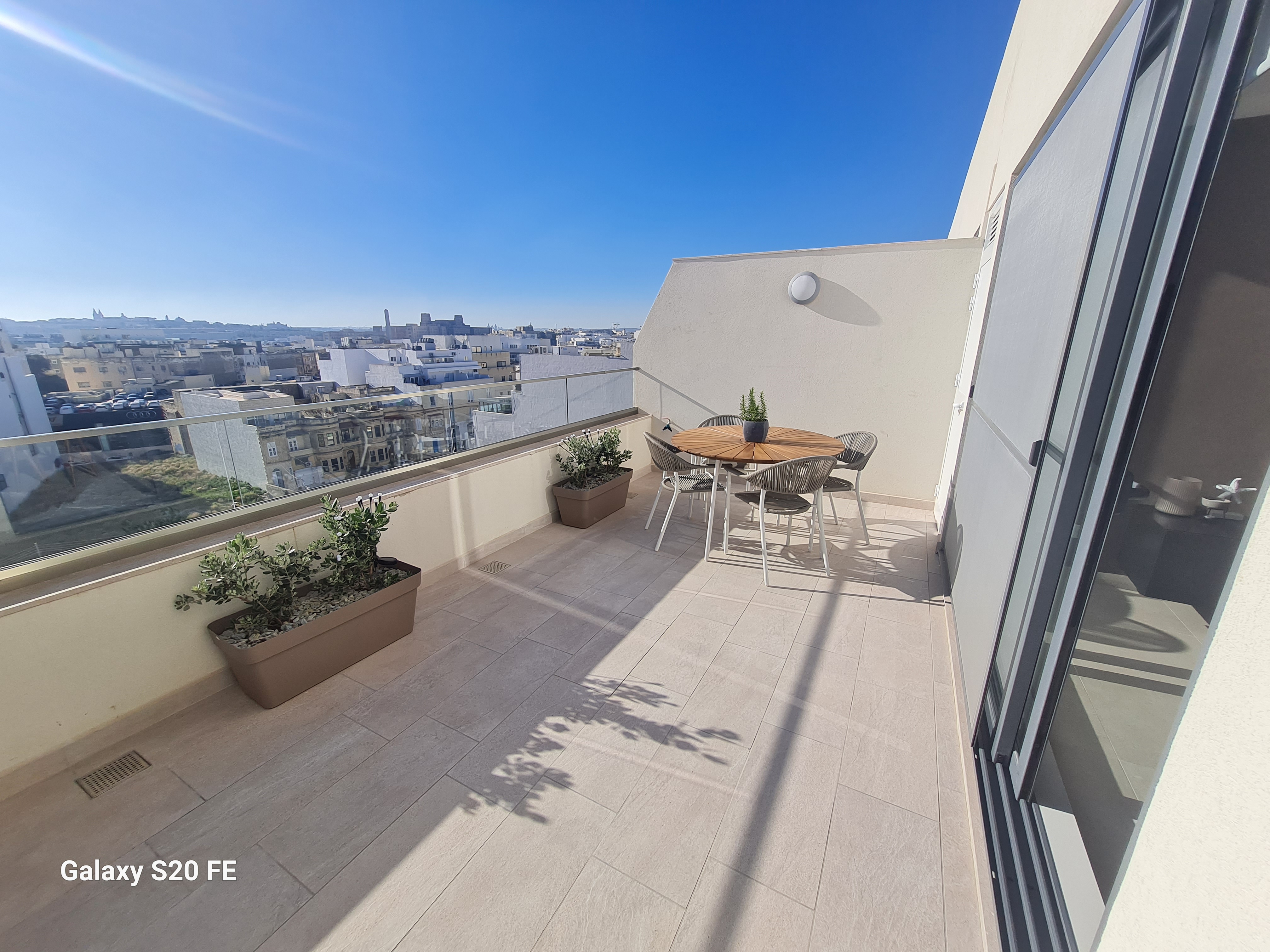 Penthouse with sunny terrace